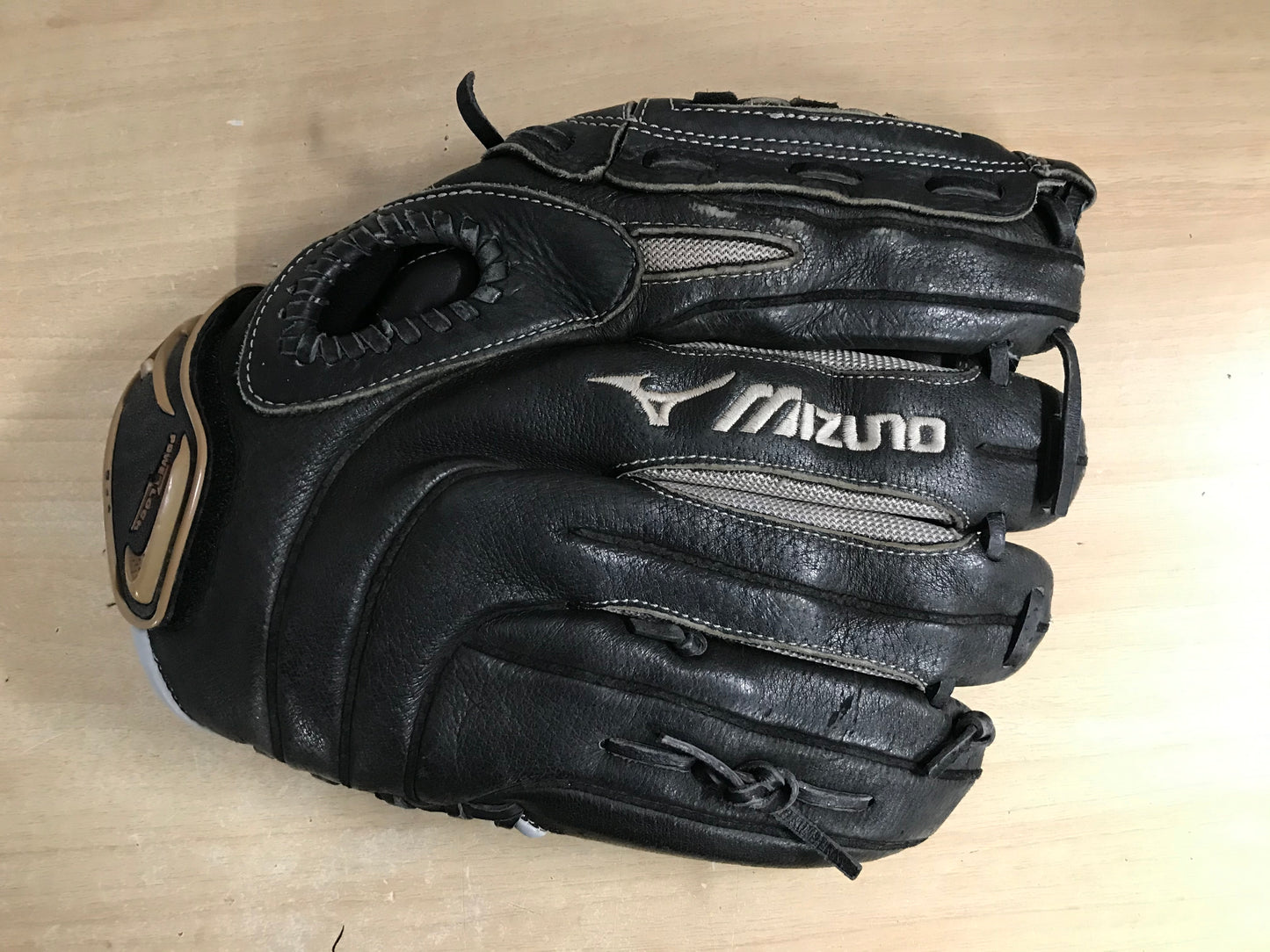 Baseball Glove Adult Size 12.5 inch Mizuno  Leather Black Fits on RIGHT Hand