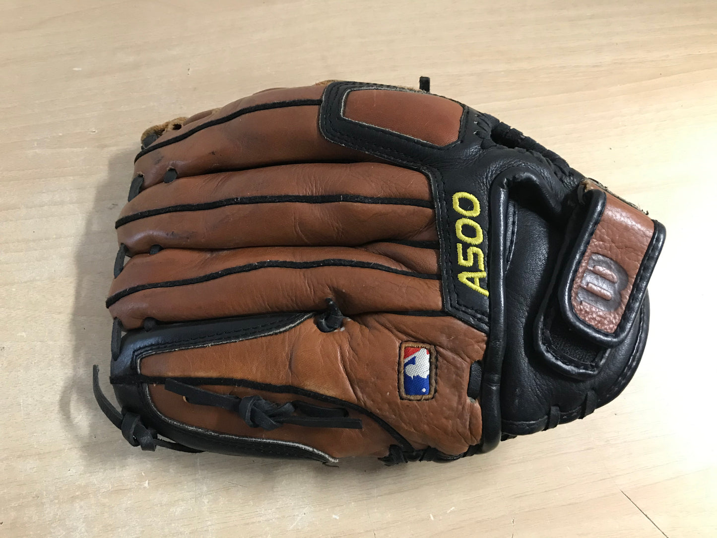 Baseball Glove Adult Size 12.5 inch Wilson A500 Pro Quality Brown  Heavy Leather Fits on Left Hand Outstanding Quality