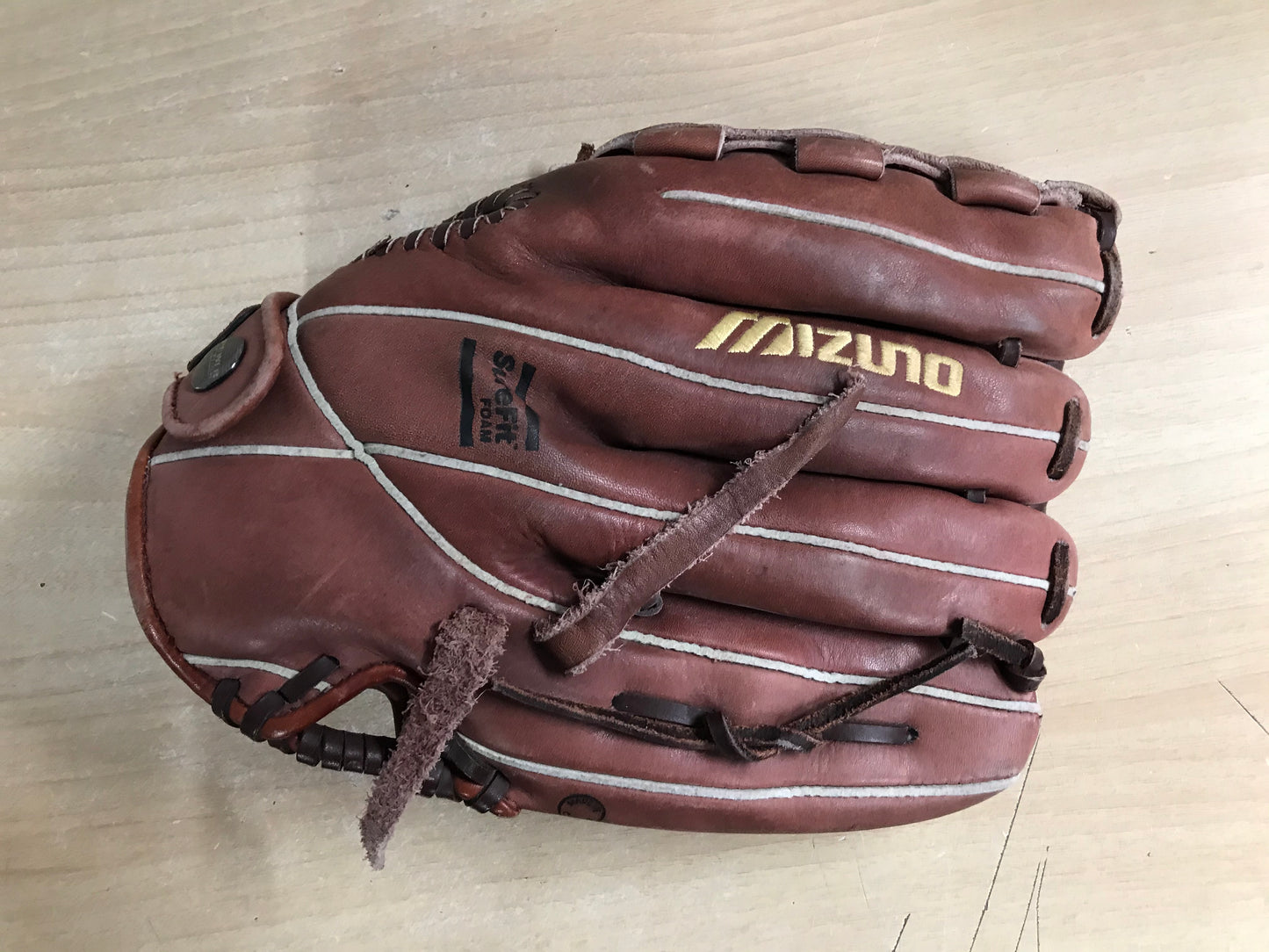 Baseball Glove Adult Size 12 inch Mizuno Brown Leather Fits on RIGHT Hand