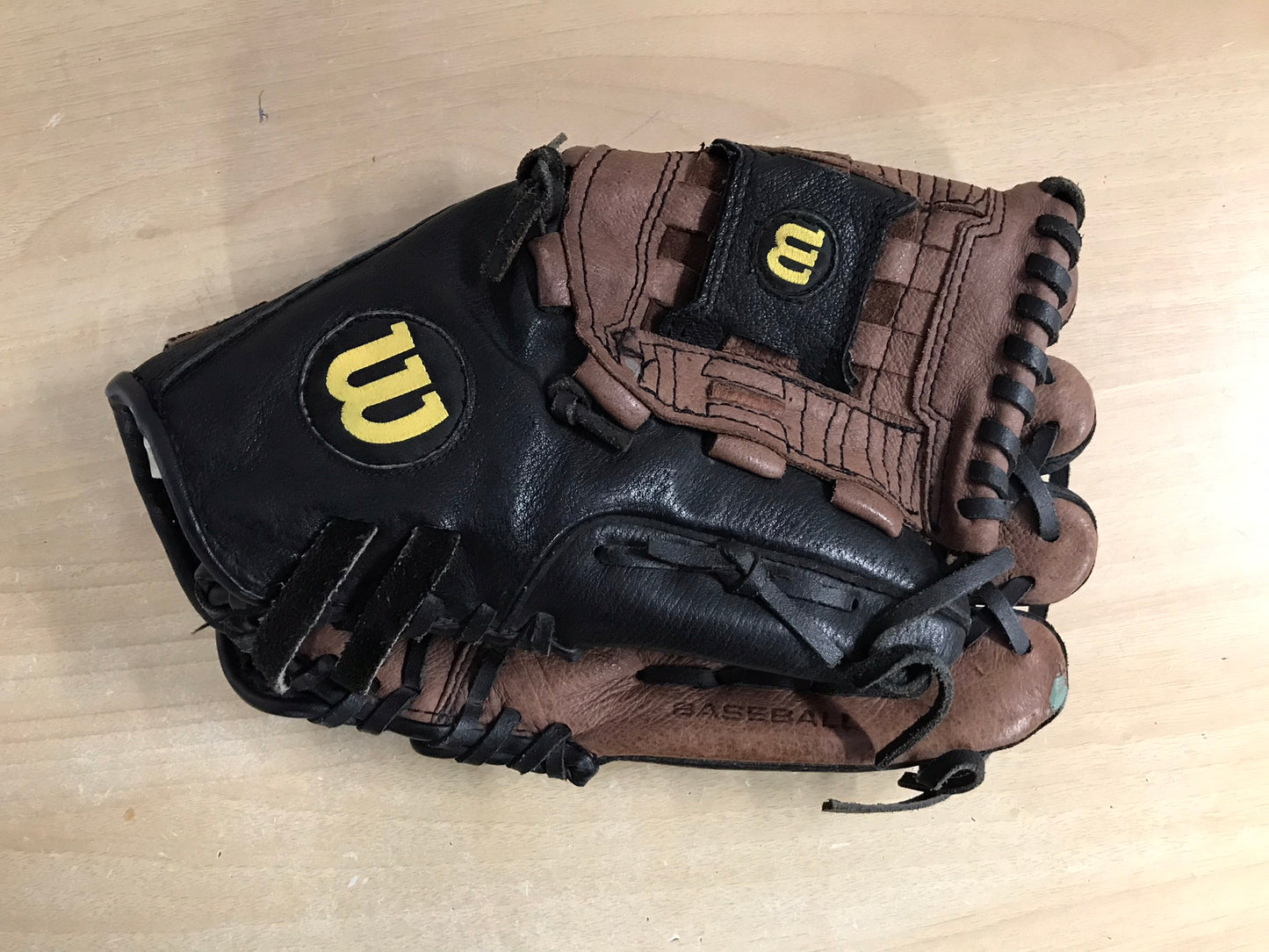 Baseball Glove Adult Size 12 inch Wilson A450 Black Brown Leather Fits on Left Hand Excellent