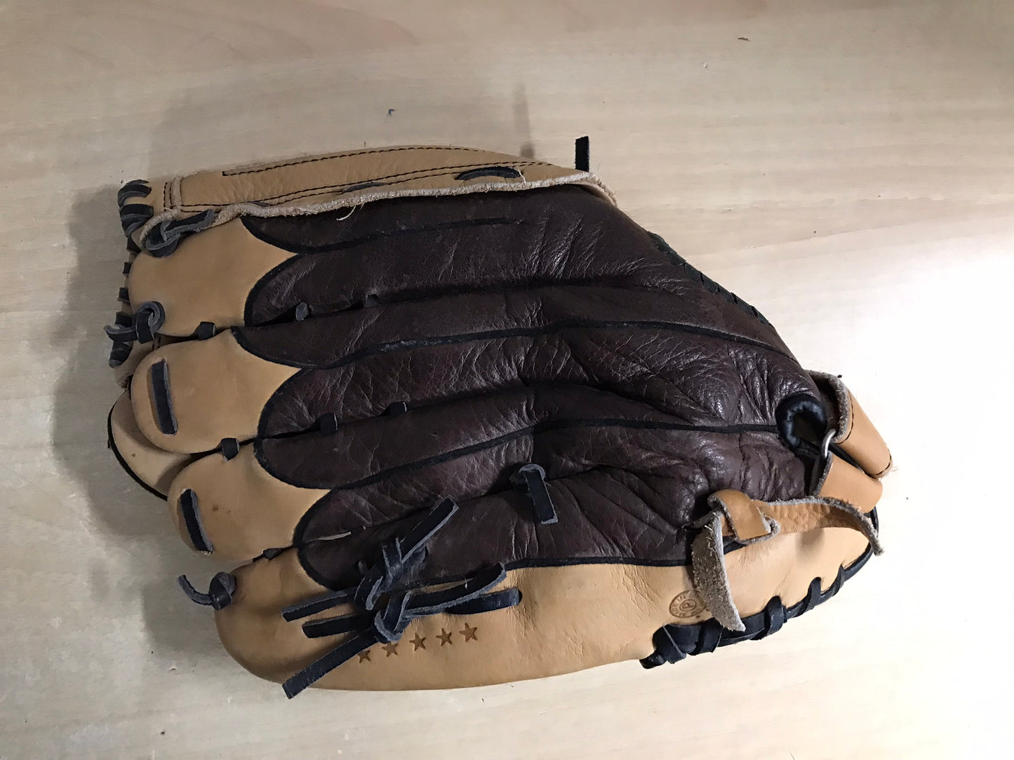 Baseball Glove Adult Size 13 inch Louisville Slugger Light and Dark Brown Leather Fits on Left Hand Excellent