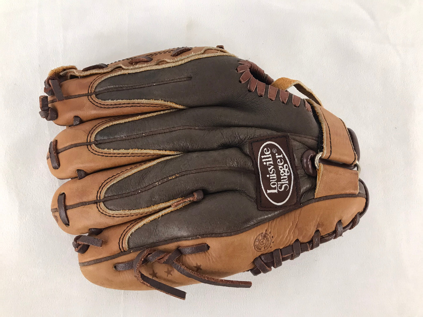 Baseball Glove Child Size 10.5 Louisville Slugger Brown Soft Leather Fits On Left Hand As New
