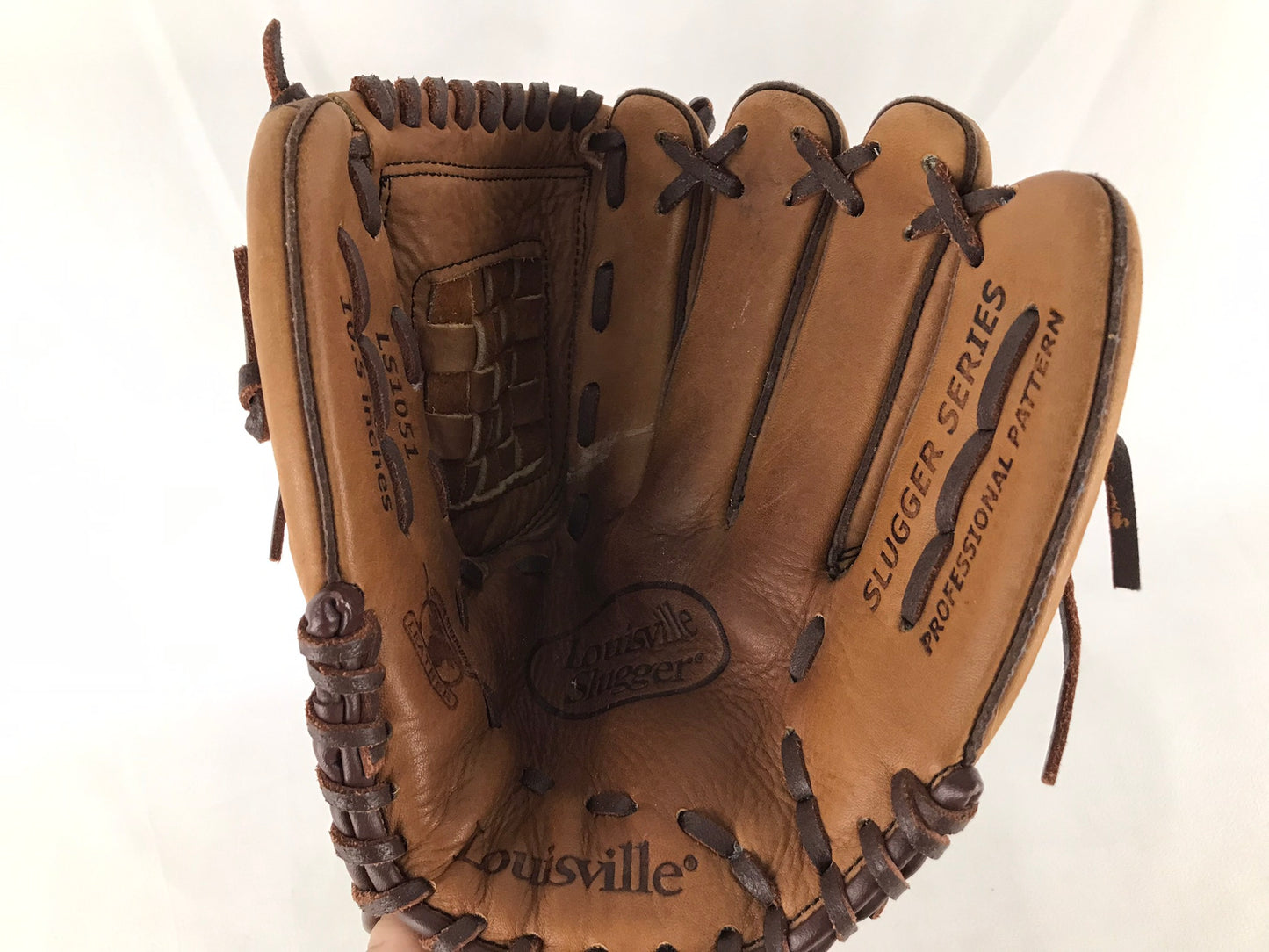 Baseball Glove Child Size 10.5 Louisville Slugger Brown Soft Leather Fits On Left Hand As New