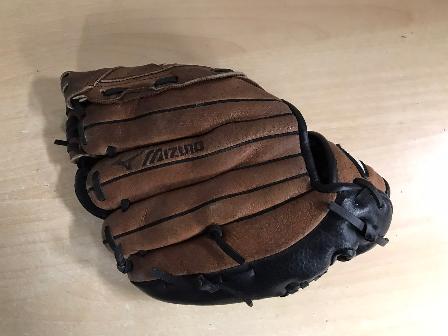 Baseball Glove Child Size 10.5 inch Brown Black Leather Fits on Left Hand Excellent