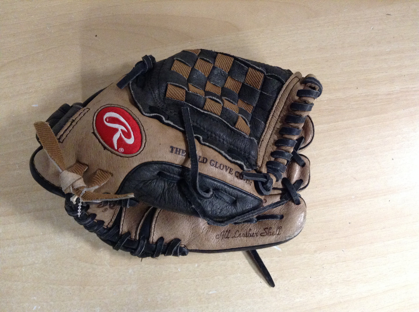 Baseball Glove Child Size 10.5 inch Rawlings Black Tan Brown Leather Fits on Left Hand Excellent