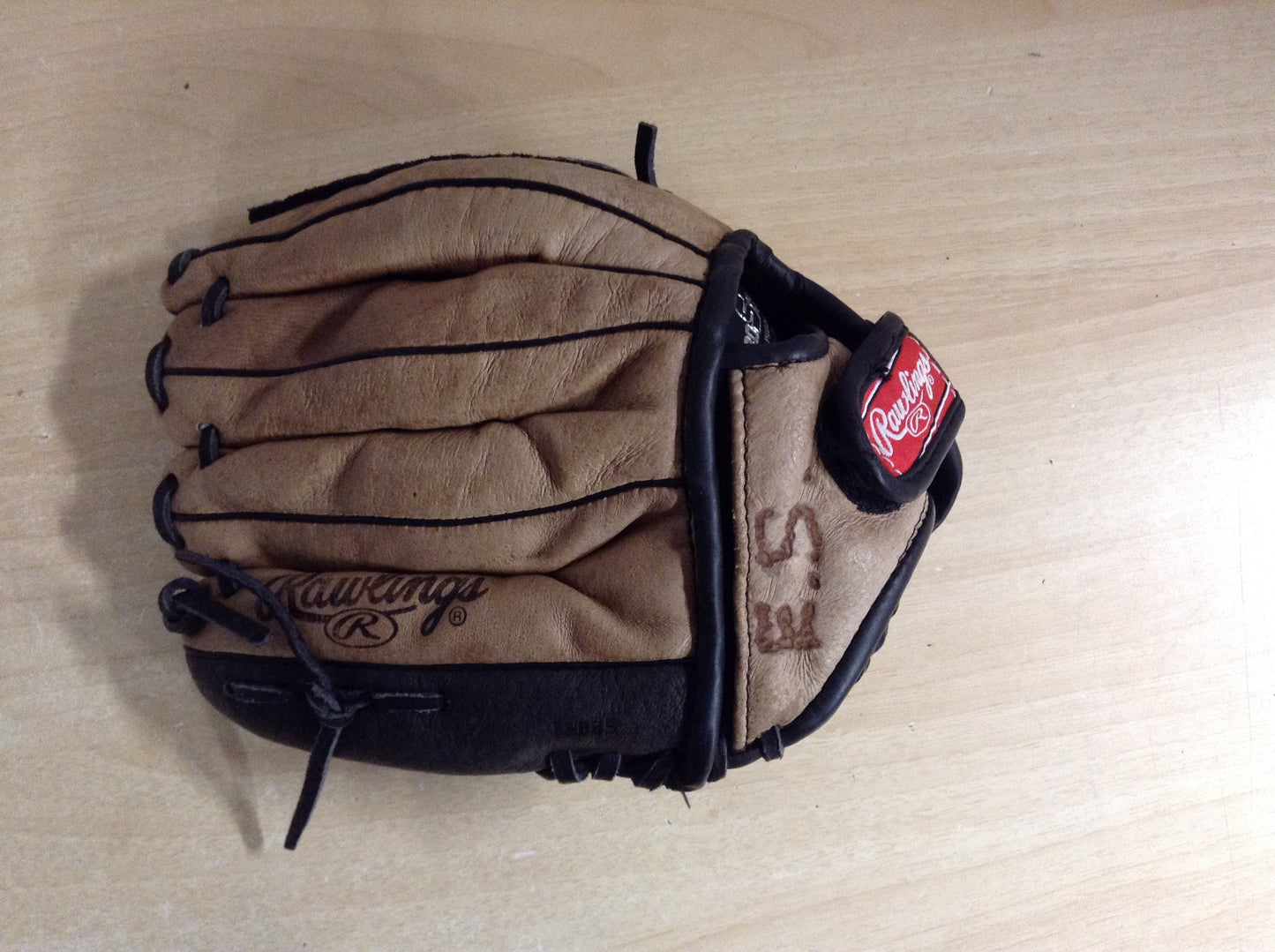 Baseball Glove Child Size 10.5 inch Rawlings Black Tan Brown Leather Fits on Left Hand Excellent