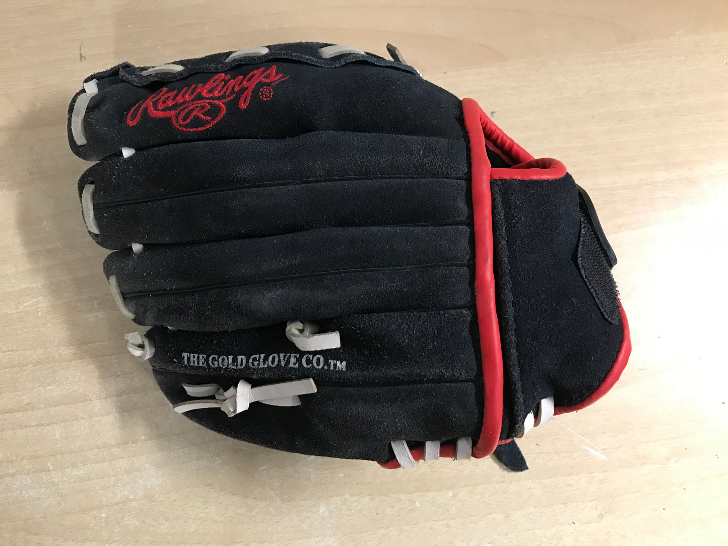 Baseball Glove Child Size 10.5 inch Rawlings Red Black Soft Leather Fits on Left Hand