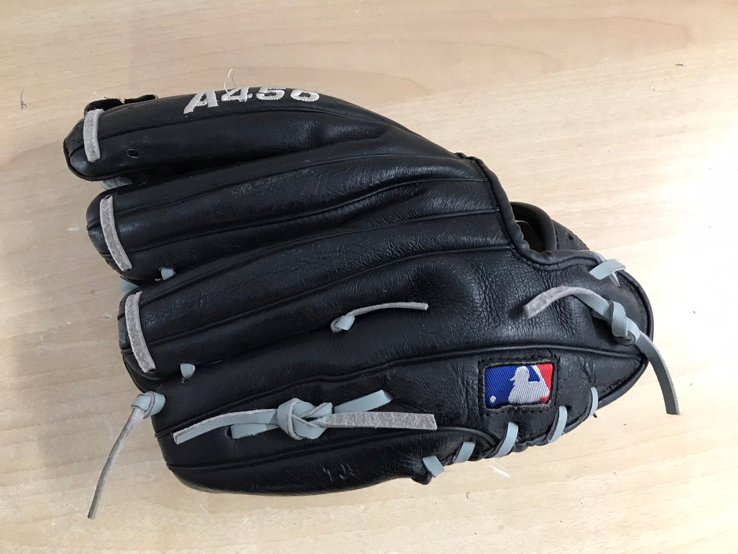 Baseball Glove Child Size 10.75 inch Wilson A450 Black Leather Fits on Left Hand As New