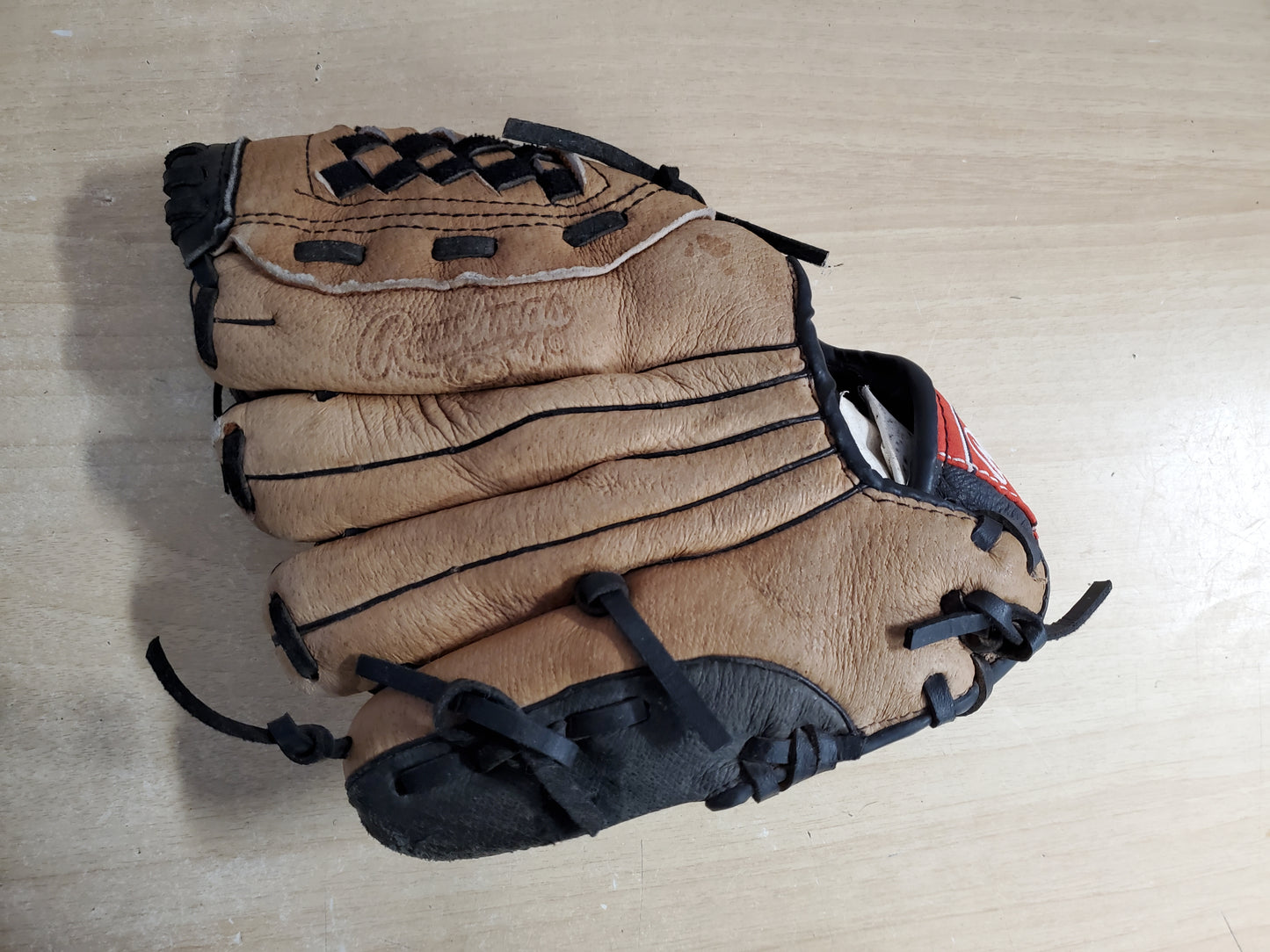 Baseball Glove Child Size 10 inch Wilson Brown Leather Fits On Left Hand Excellent