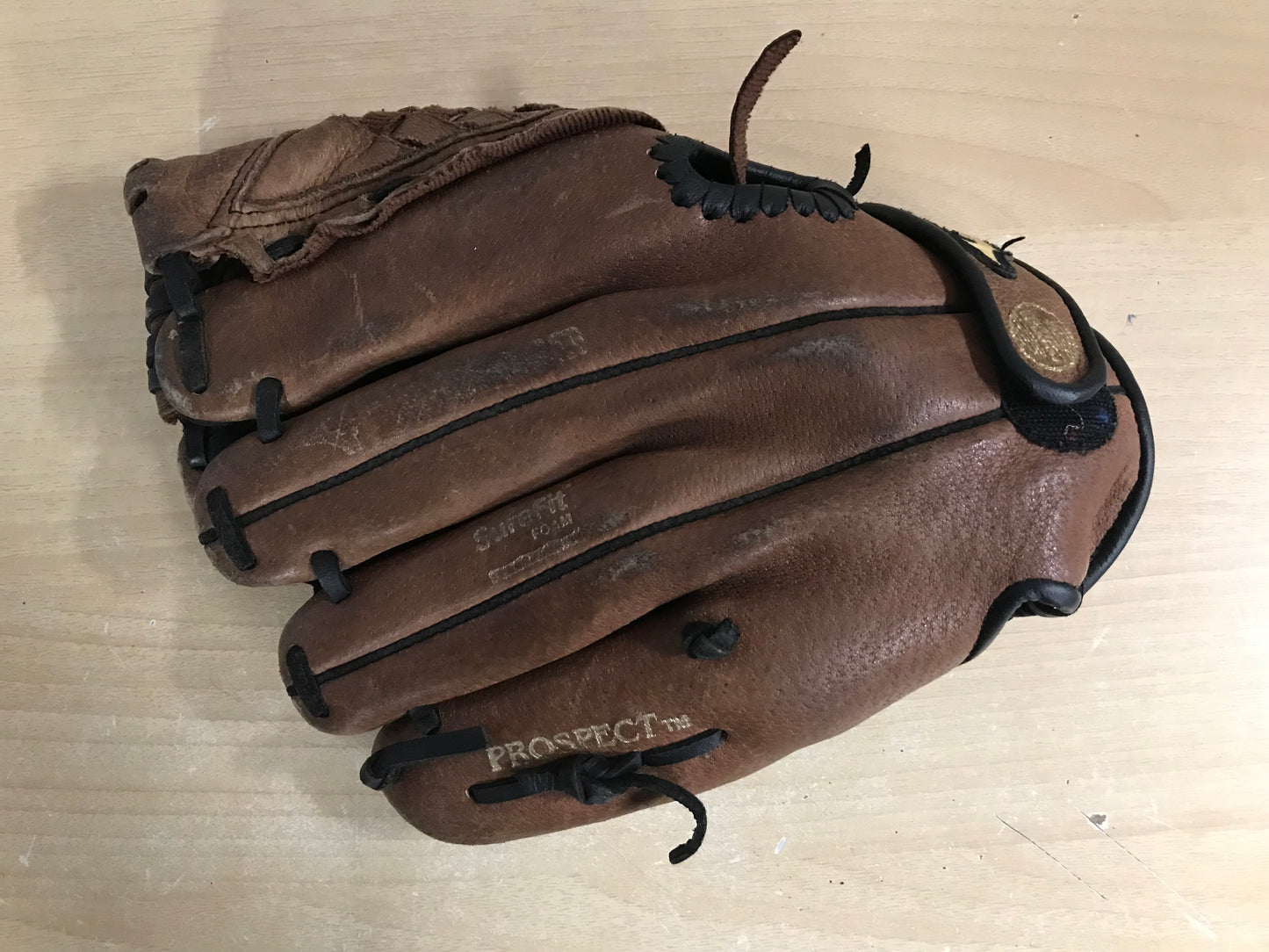 Baseball Glove Child Size 11 inch Mizuno Power Close Brown Soft Leather Fits on Left Hand