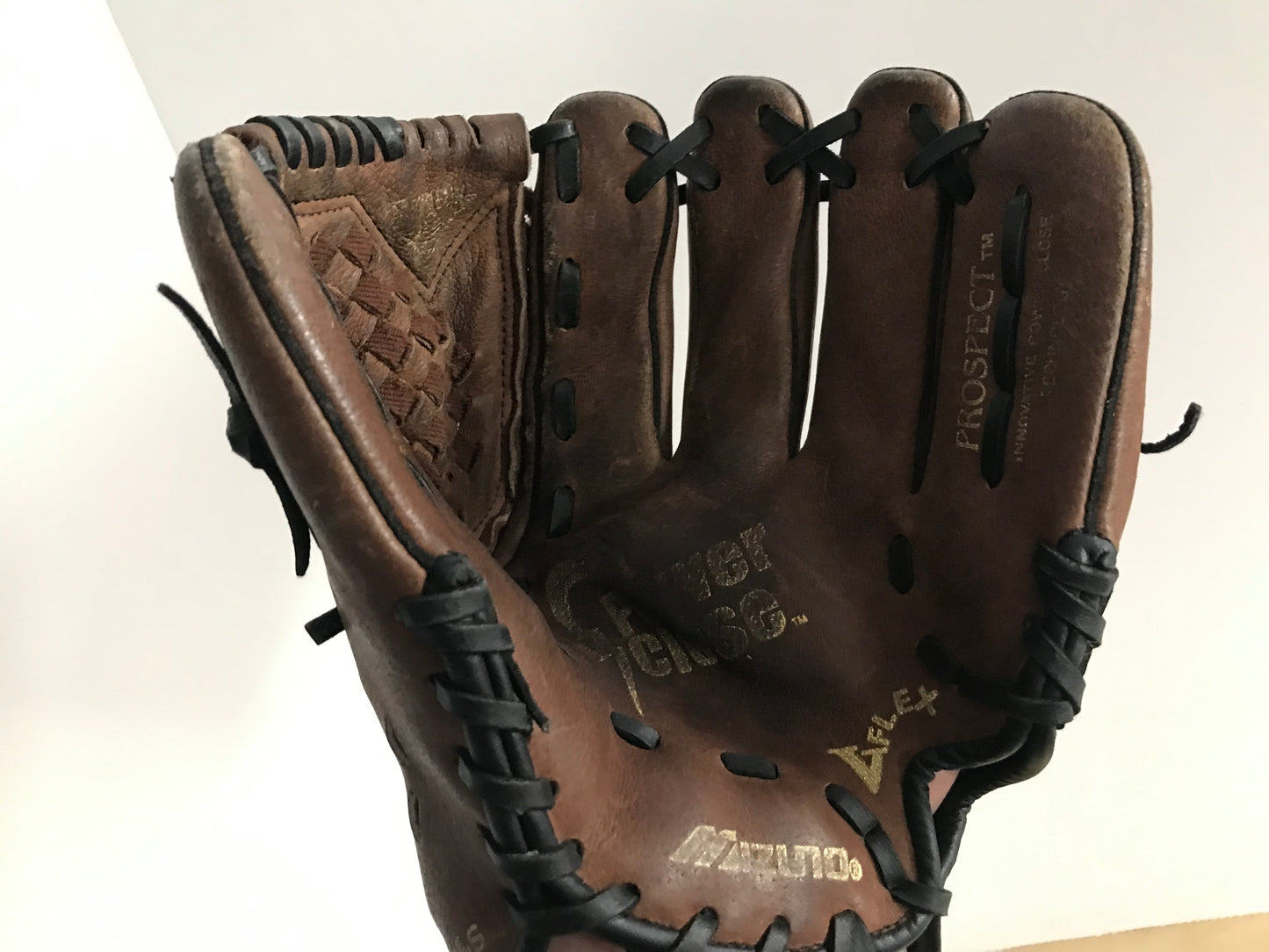 Baseball Glove Child Size 11 inch Mizuno Power Close Brown Soft Leather Fits on Left Hand
