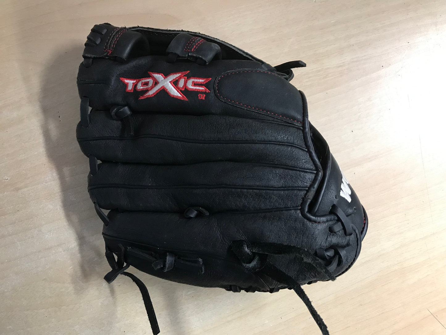 Baseball Glove Child Size 11 inch Youth Worth Toxic Extreme Black Leather Fits on Left Hand Excellent