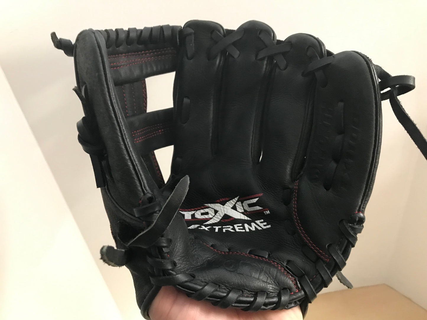 Baseball Glove Child Size 11 inch Youth Worth Toxic Extreme Black Leather Fits on Left Hand Excellent