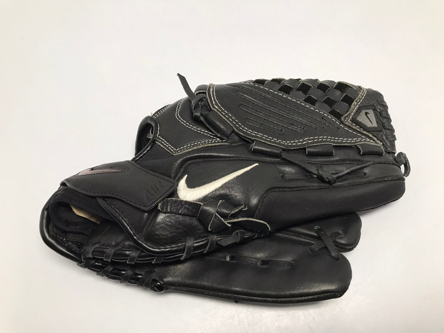 Baseball Glove Men's Size 13 inch Nike Supple Black Leather Fits On Left Hand Outstanding