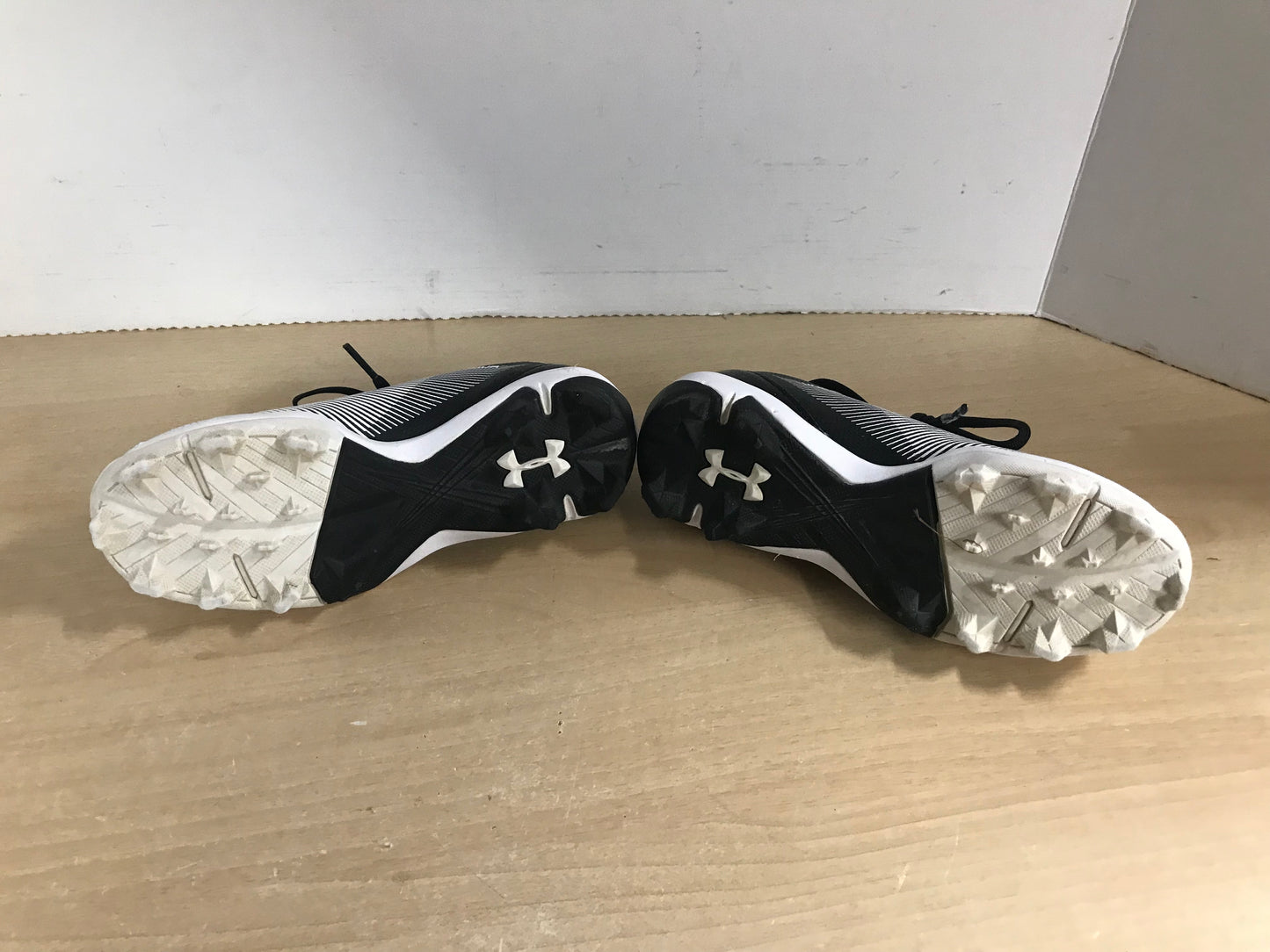 Baseball Shoes Cleats Child Size  13 Under Armour Black White