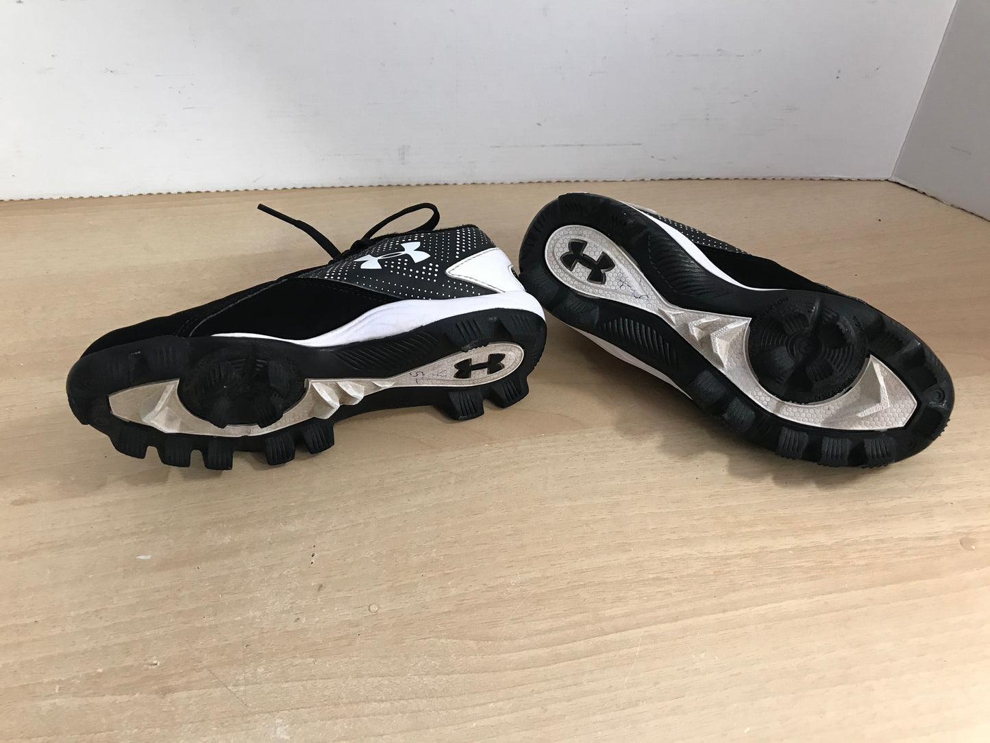 Baseball Shoes Cleats Child Size 13 Under Armour Black White Excellent