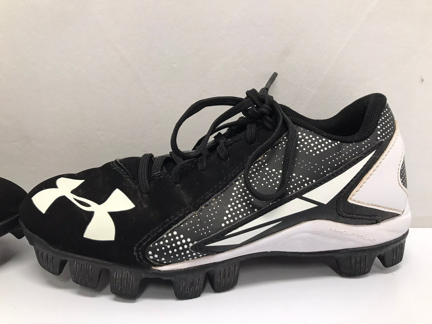 Baseball Shoes Cleats Child Size 2 Under Armour Black White Excellent