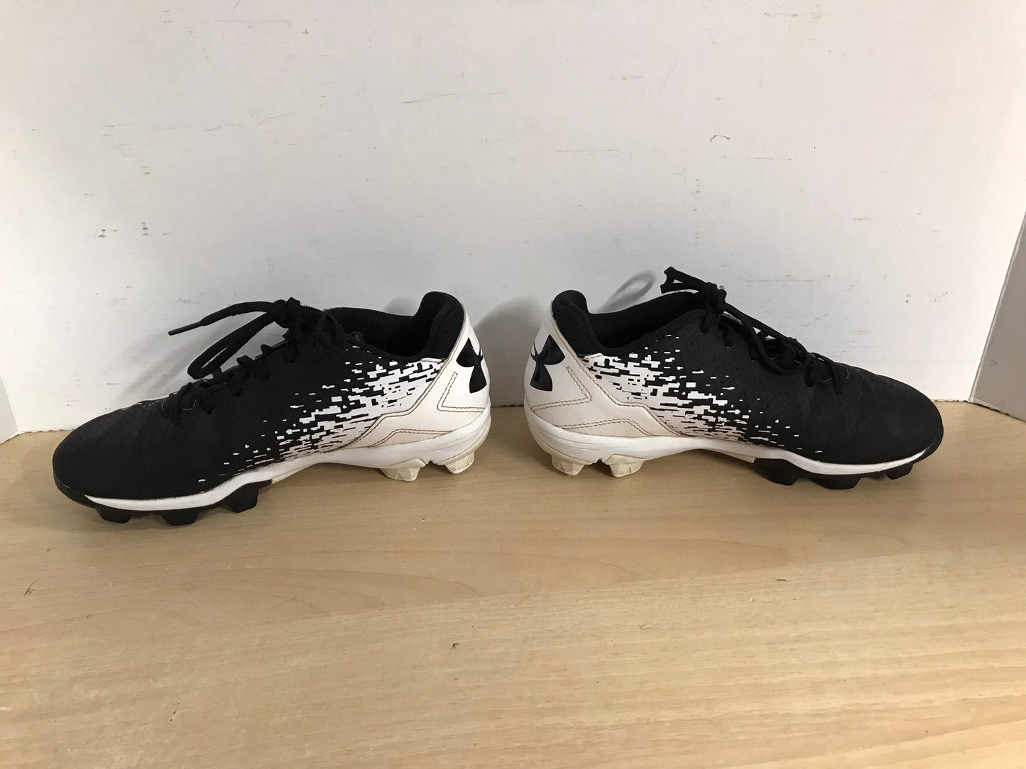 Baseball Shoes Cleats Child Size 3 Under Armor Black White