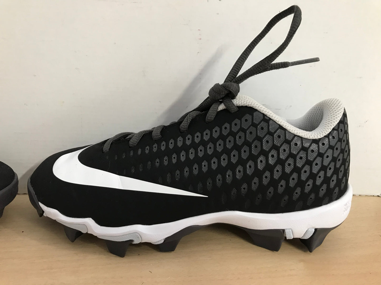 Baseball Shoes Cleats Child Size 4 Nike Vapor Black White Excellent
