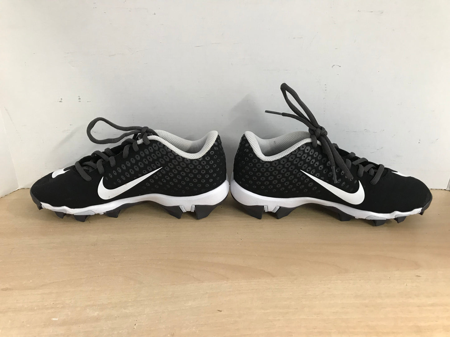 Baseball Shoes Cleats Child Size 4 Nike Vapor Black White Excellent