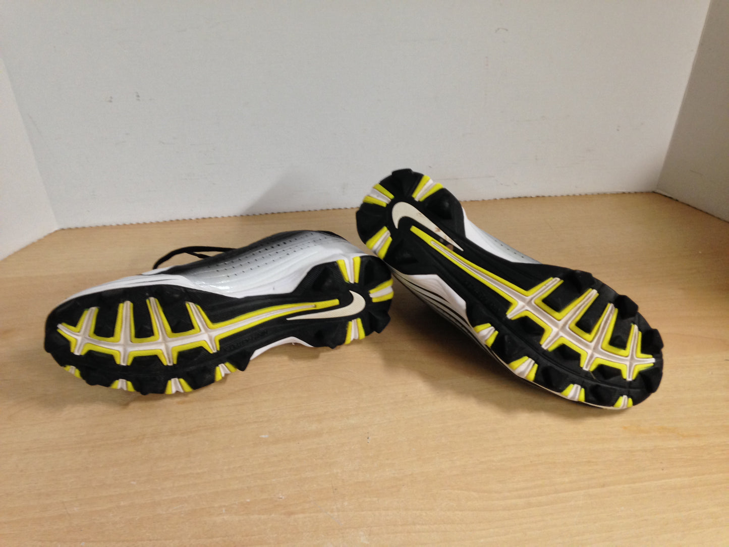 Baseball Shoes Cleats Child Size 4  Nike Vapor Black White Lime