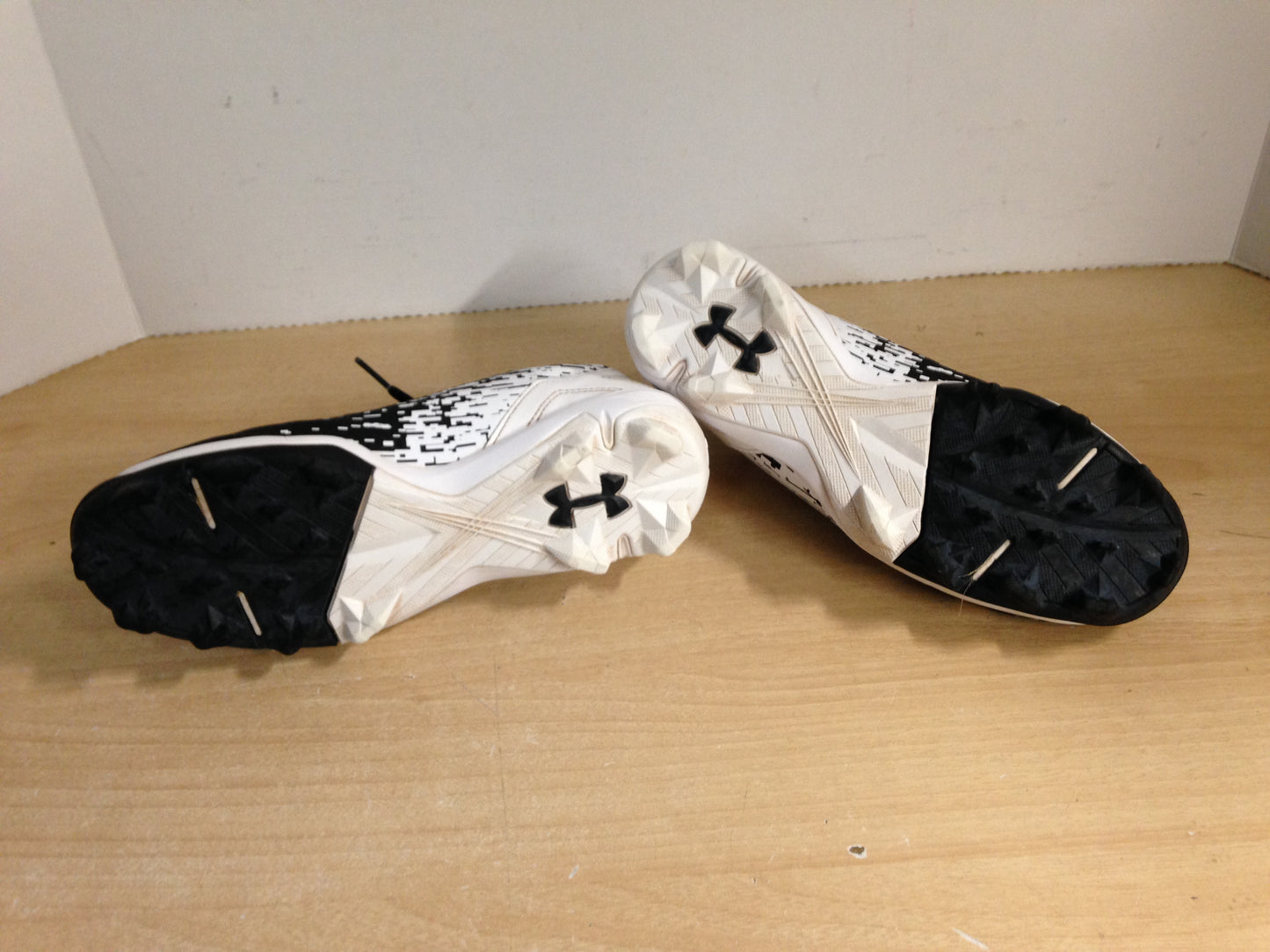 Baseball Shoes Cleats Child Size 4 Under Armour Black White