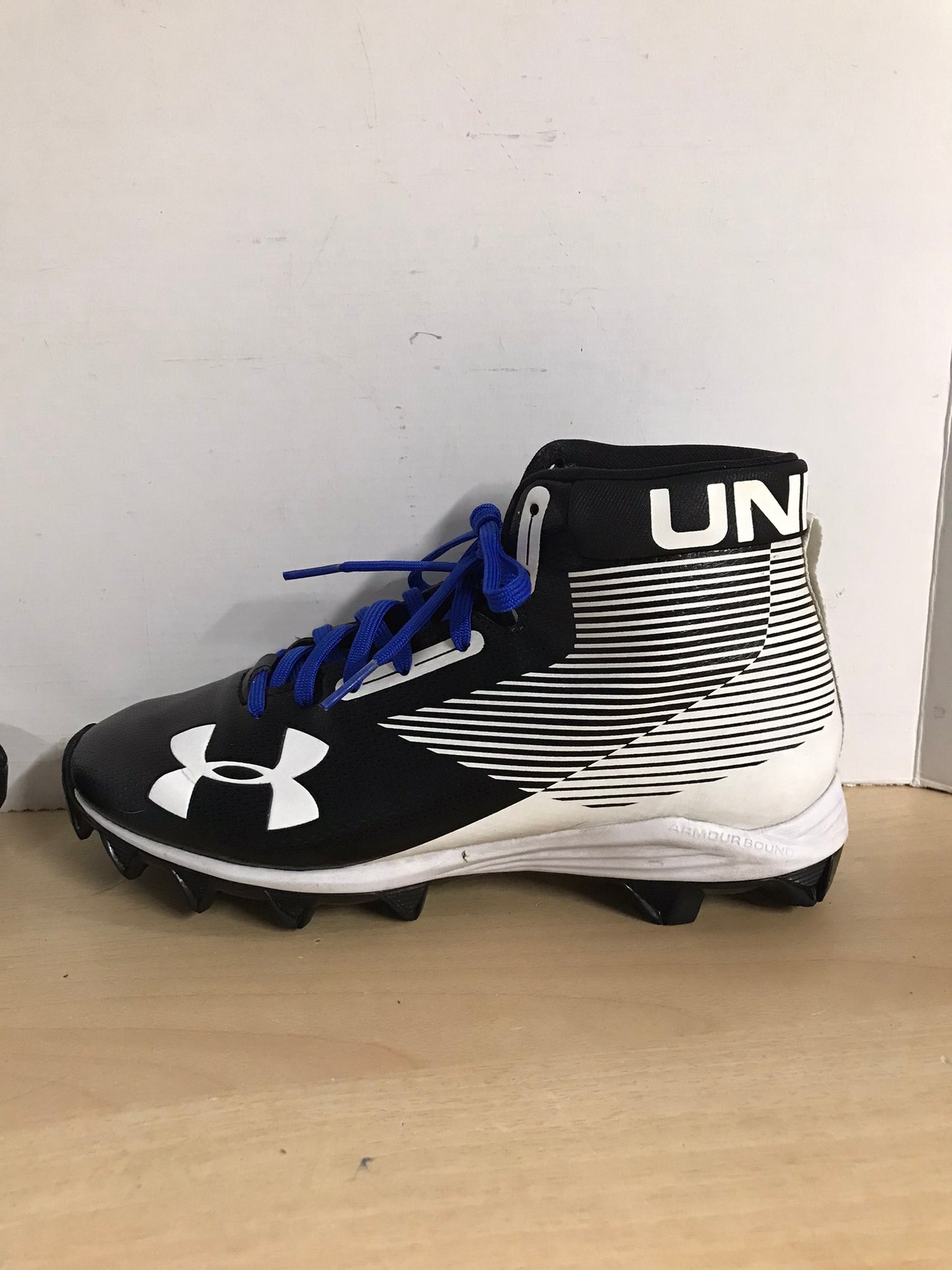 Baseball Shoes Cleats Child Size 5.5 Under Armor High Top Black White Blue As New