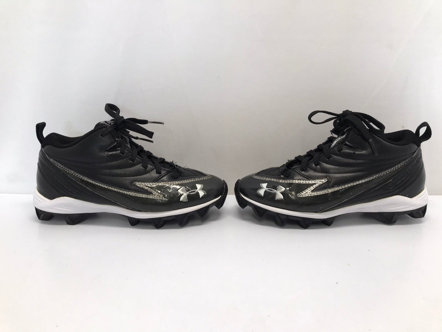 Baseball Shoes Cleats Child Size 5  Under Armour Black White Excellent