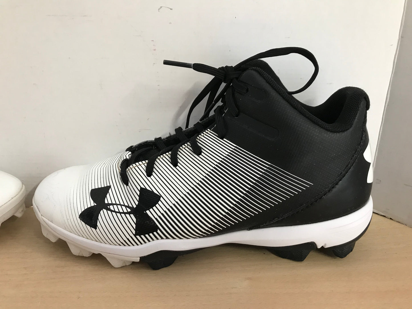 Baseball Shoes Cleats Child Size 6 Youth Under Armour Black White Minor Mark