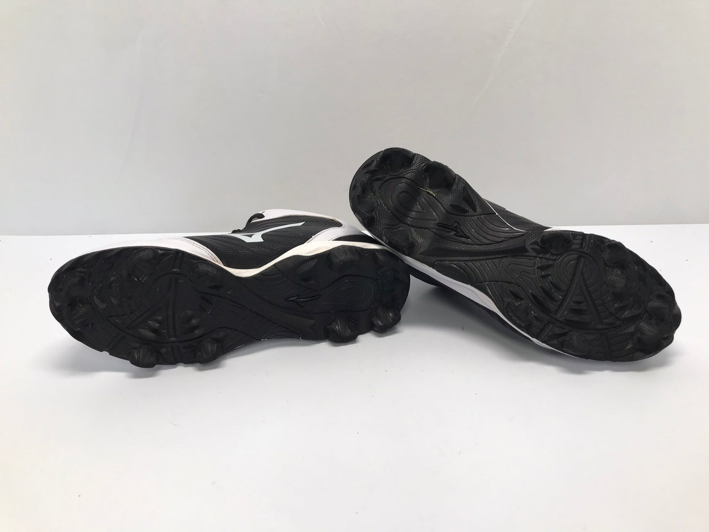 Baseball Shoes Cleats Ladies Size 9 Spike Black White As New