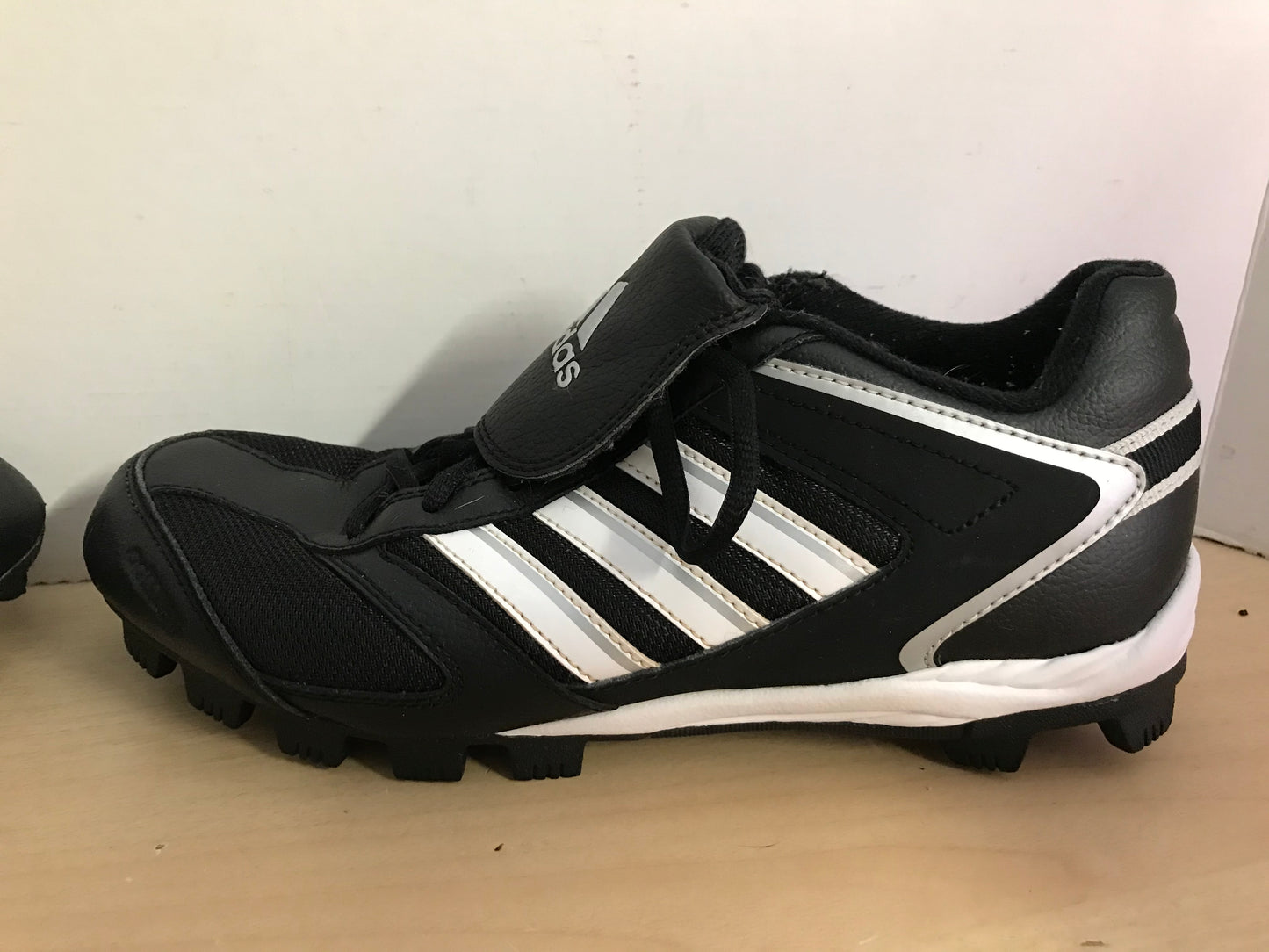 Baseball Shoes Cleats Men's Size 8 Adidas  Black Grey