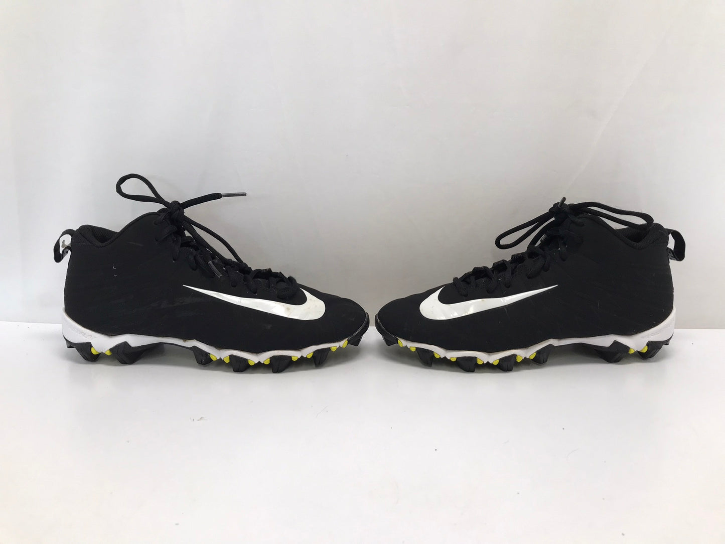 Baseball Shoes Cleats Men's Size 8 Nike Alpha Black White Excellent