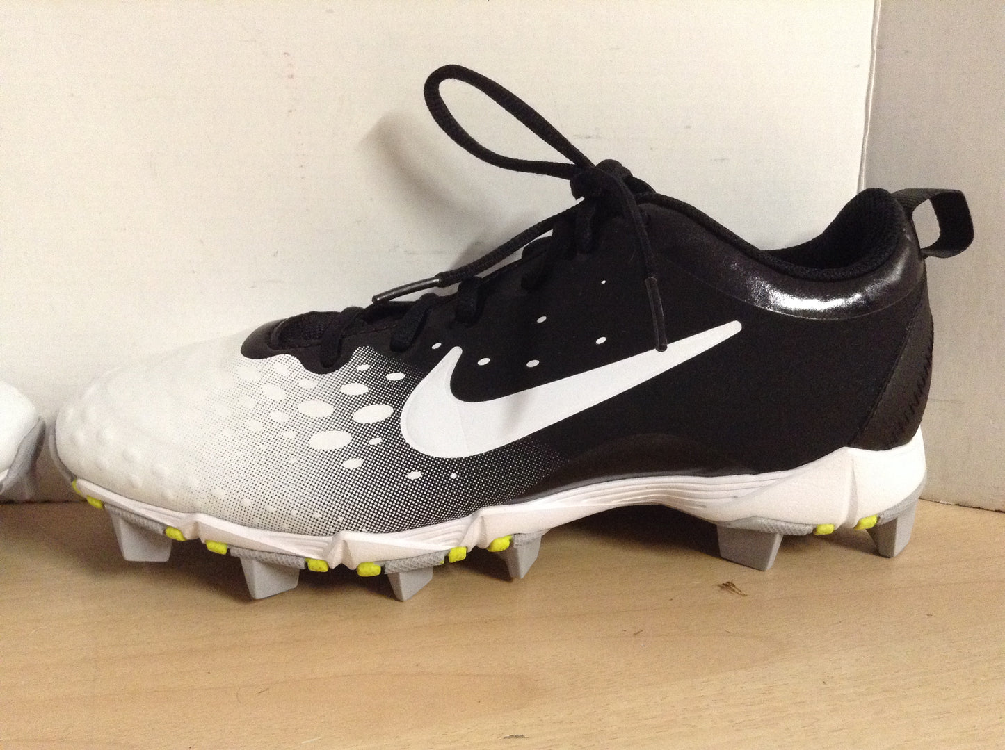 Baseball Shoes Cleats Men's Size 8 Nike Black White Excellent