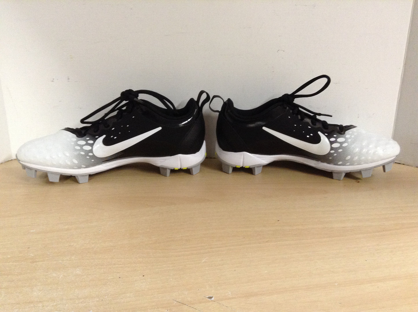 Baseball Shoes Cleats Men's Size 8 Nike Black White Excellent