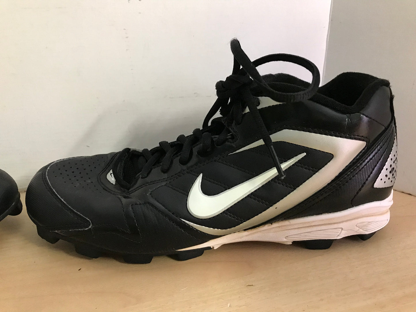 Baseball Shoes Cleats Men's Size 9 Nike Black White