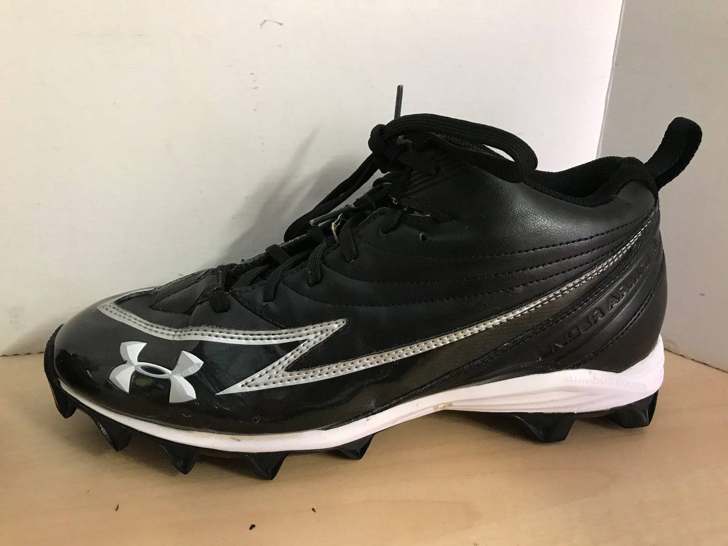 Baseball Shoes Cleats Men's Size 9 Umbro  Black Silver Minor Wear