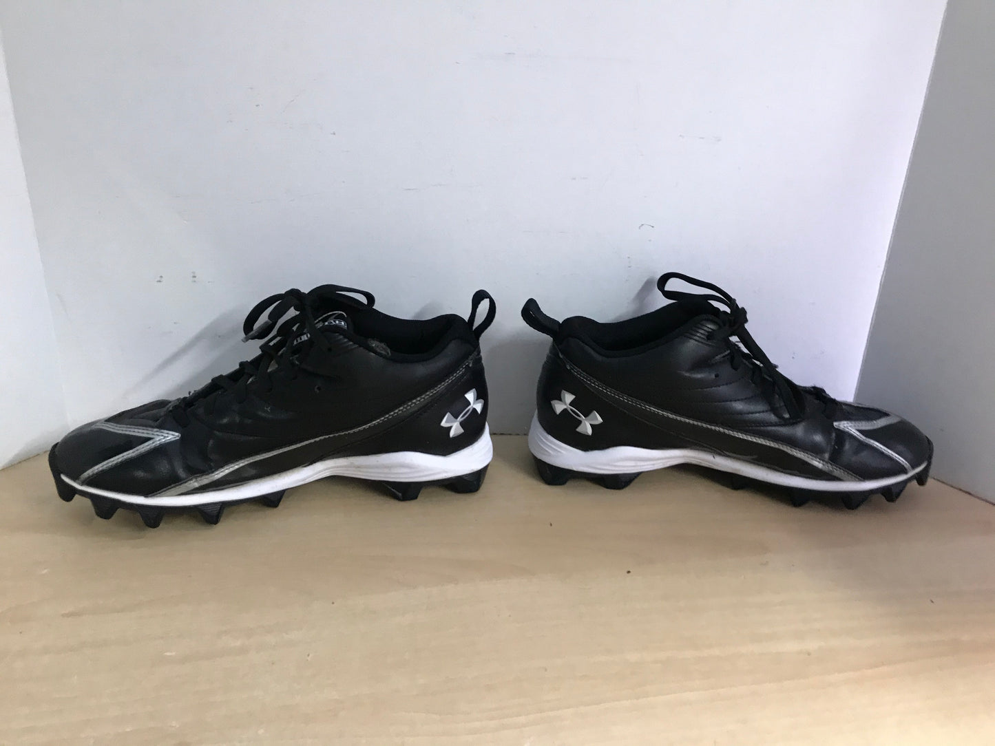 Baseball Shoes Cleats Men's Size 9 Umbro  Black Silver Minor Wear
