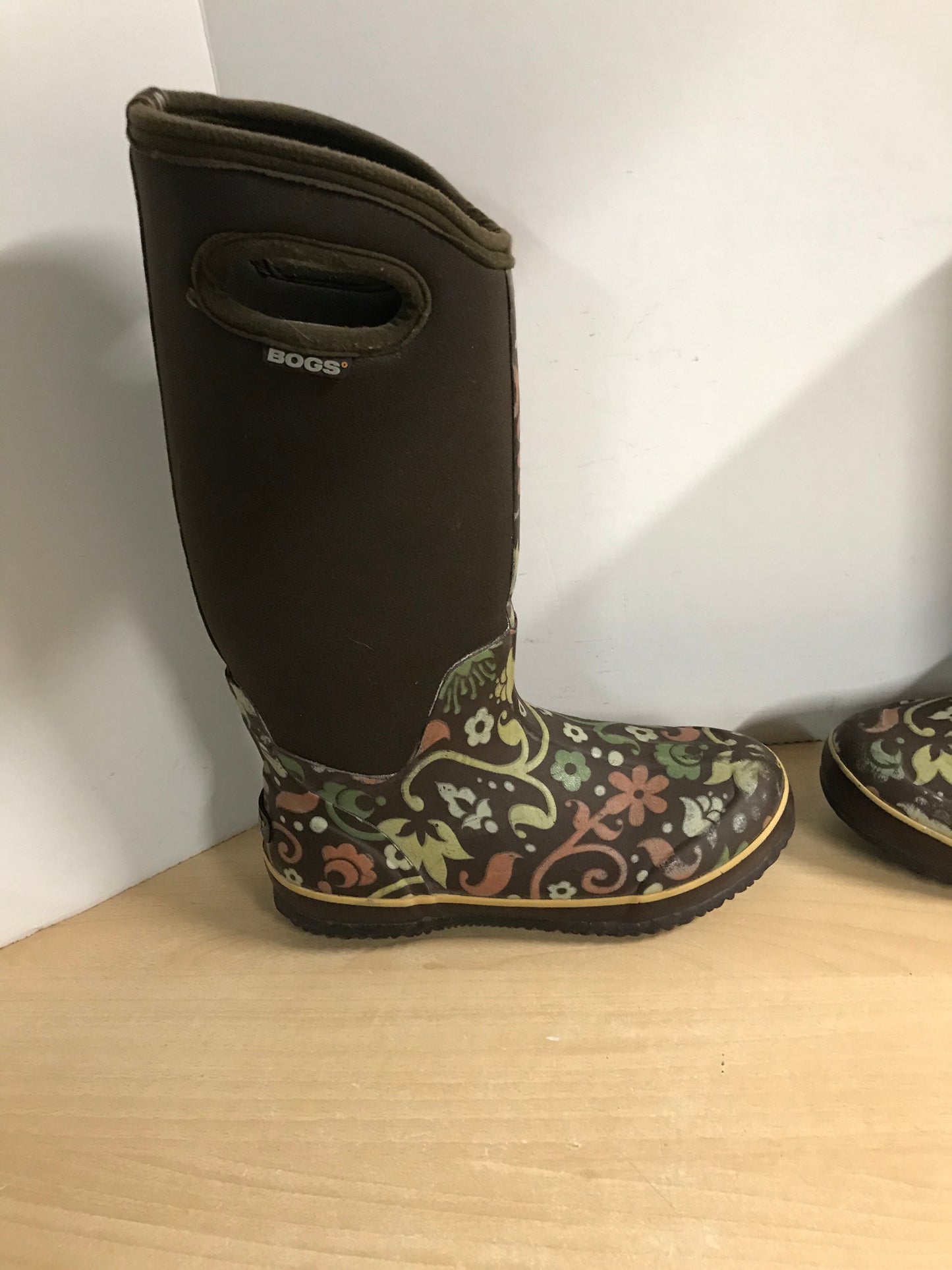 Bogs Brand Ladies Size 7 Winter Rain Boots Brown Floral Neorprene