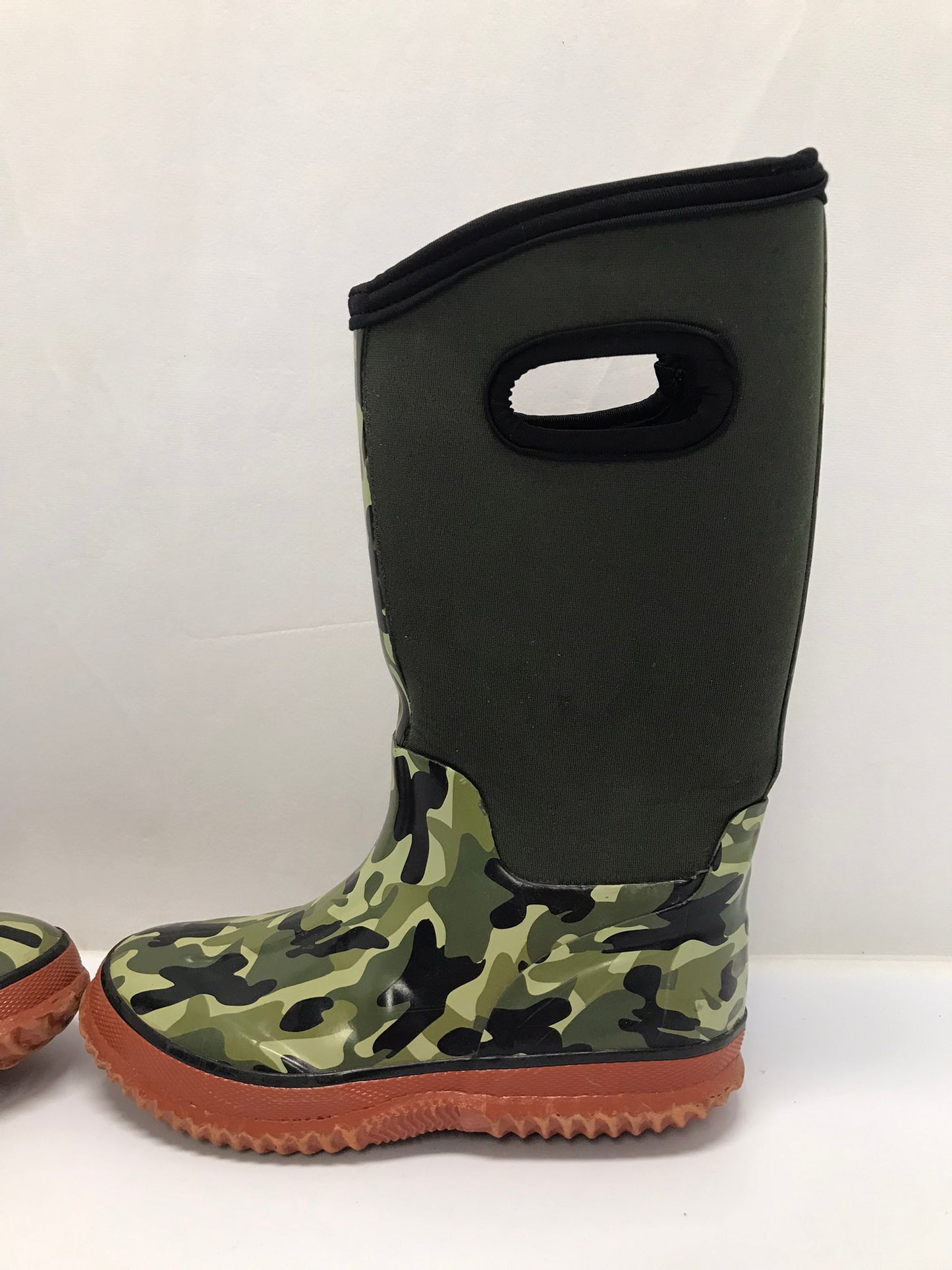 Bogs Style Child Size 13 Green Camo Neoprene Rubber Rain Winter Snow Waterproof Boots Excellent