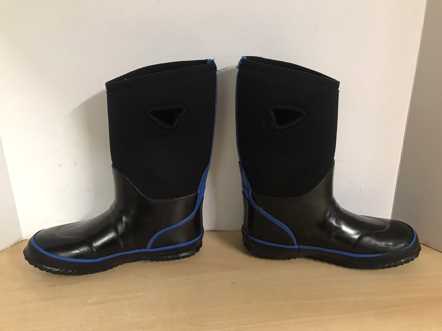 Bogs Style Child Size 4 Black Blue Neoprene Rubber Rain Winter Snow Waterproof Boots