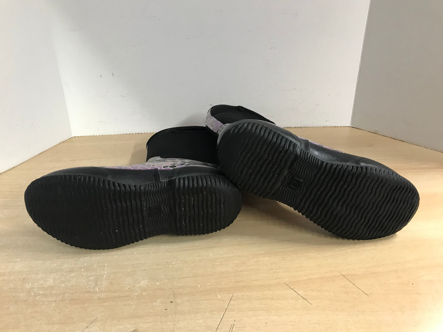 Bogs Style Ladies Size 7 Neoprene Rubber Rain Winter Boots Black Purple