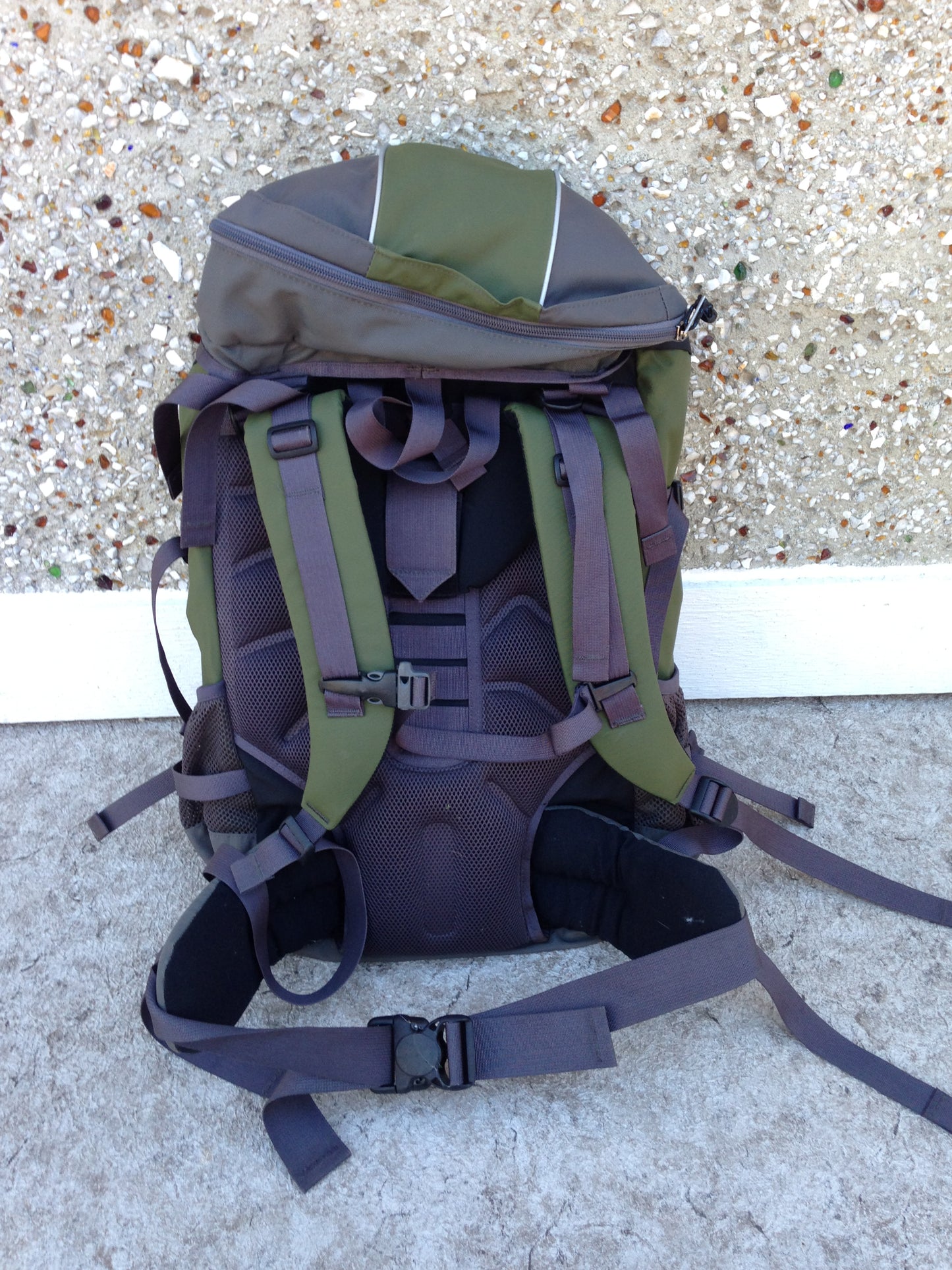 Camping Adventures MEC Adult Back Pack Trail Pack Sage Green Grey Excellent