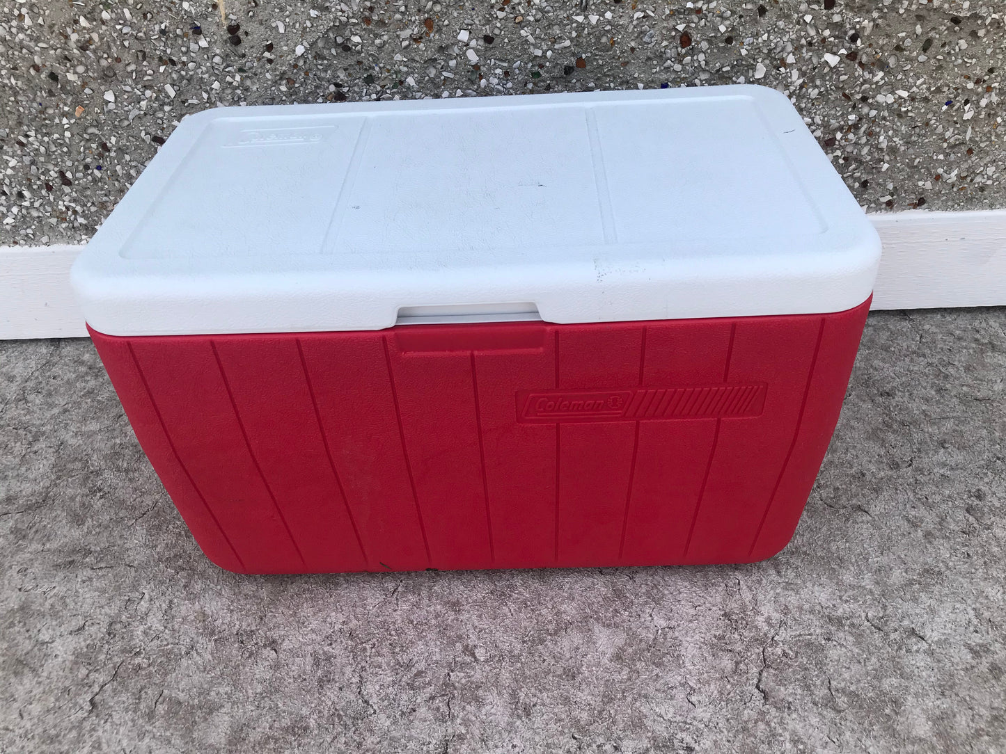Camping Adventures Cooler Coleman Chest 48 Qt Drain Plug Keeps Ice 3 Days Excellent Red White