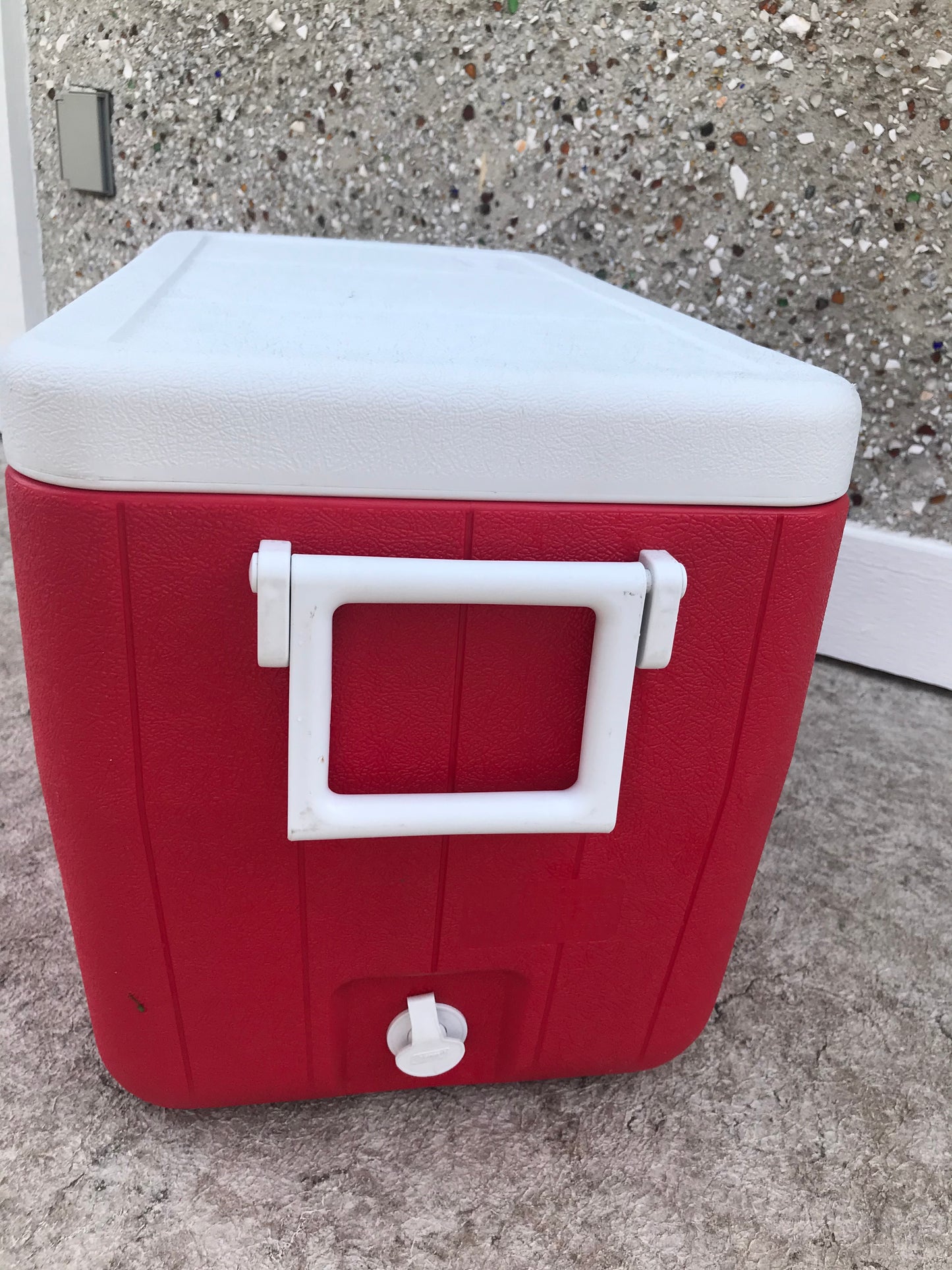 Camping Adventures Cooler Coleman Chest 48 Qt Drain Plug Keeps Ice 3 Days Excellent Red White