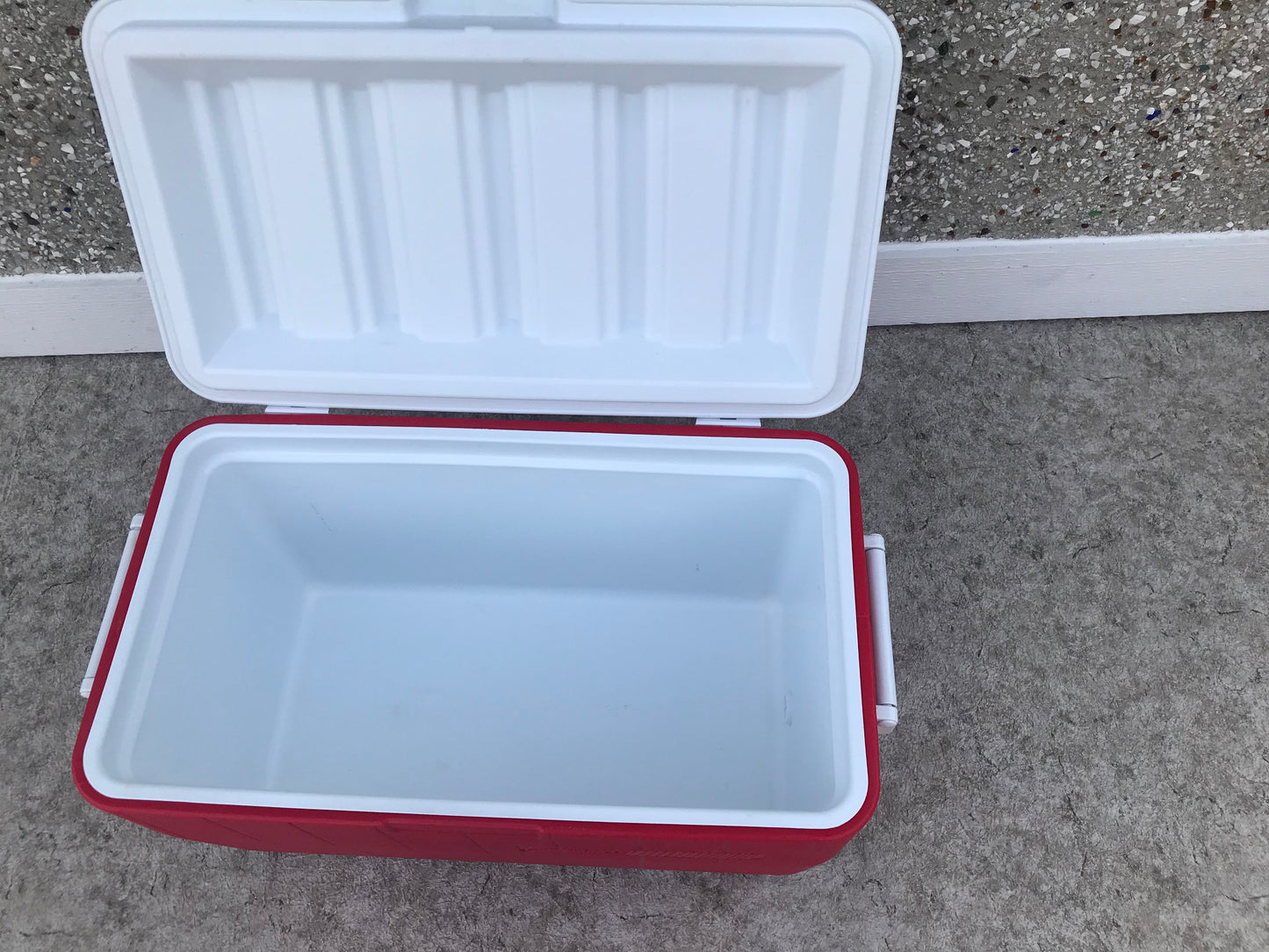 Camping Adventures Cooler Coleman Chest 48 Qt Drain Plug Keeps Ice 3 Days Excellent Red White