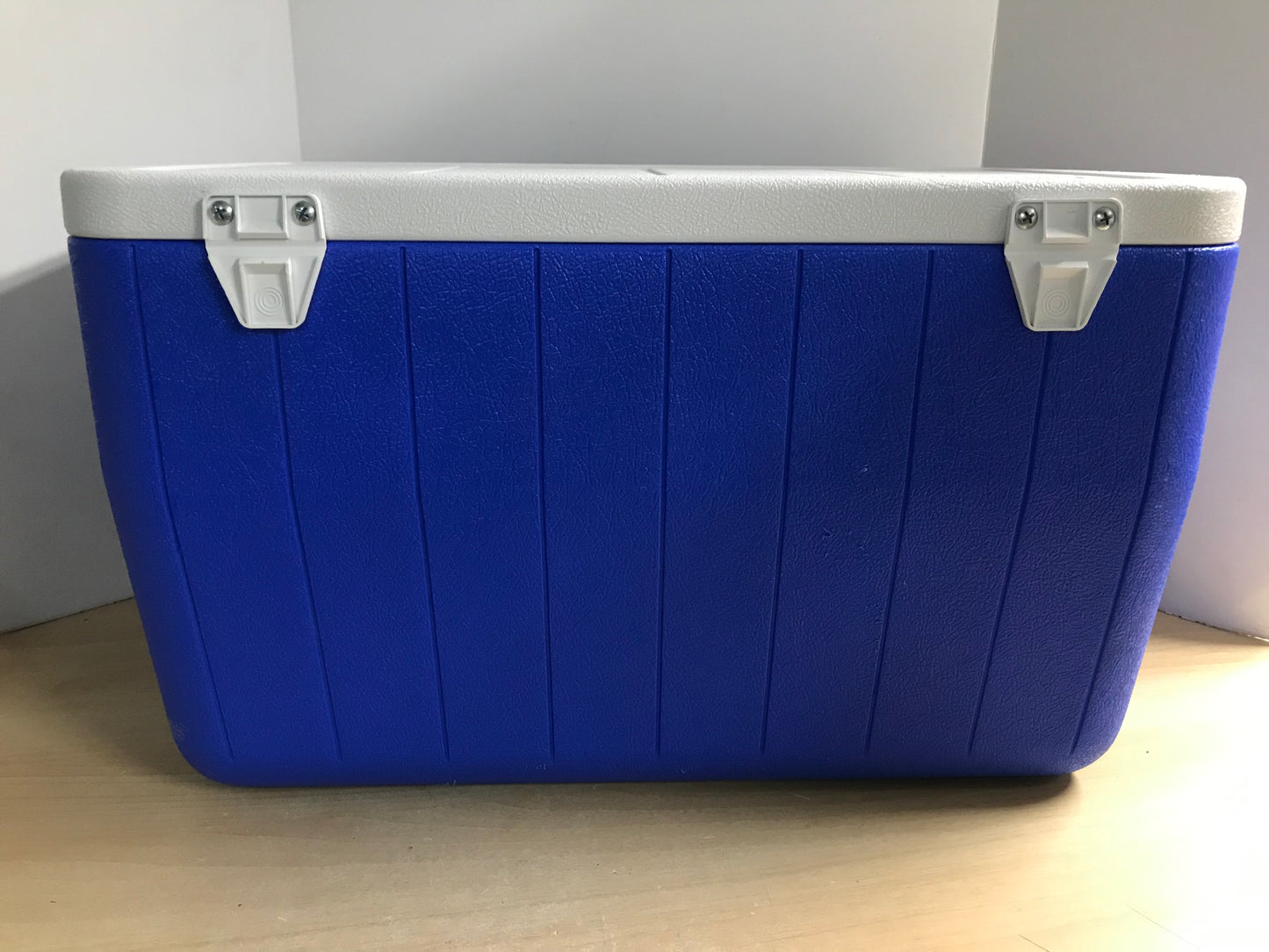 Camping Adventures Cooler Coleman Chest 48 Quart With Plug Keeps Ice 3 Days As New Blue White
