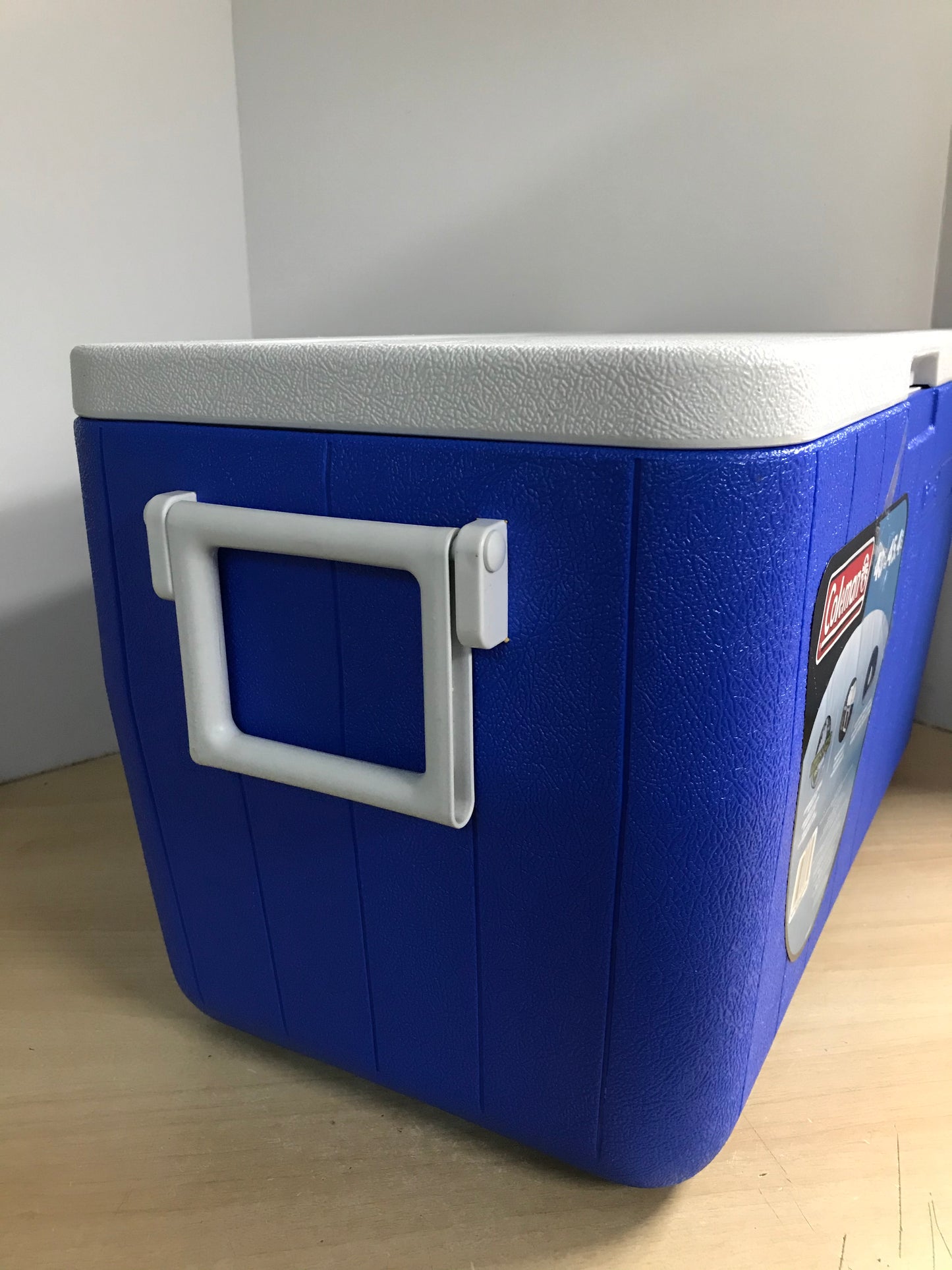 Camping Adventures Cooler Coleman Chest 48 Quart With Plug Keeps Ice 3 Days As New Blue White