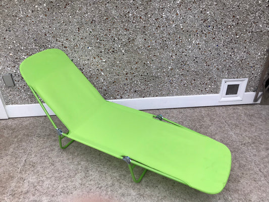 Camping Patio Beach Lounge Chair Folding Light and Easy For Travel Lime Metal Frame Adult Size As New