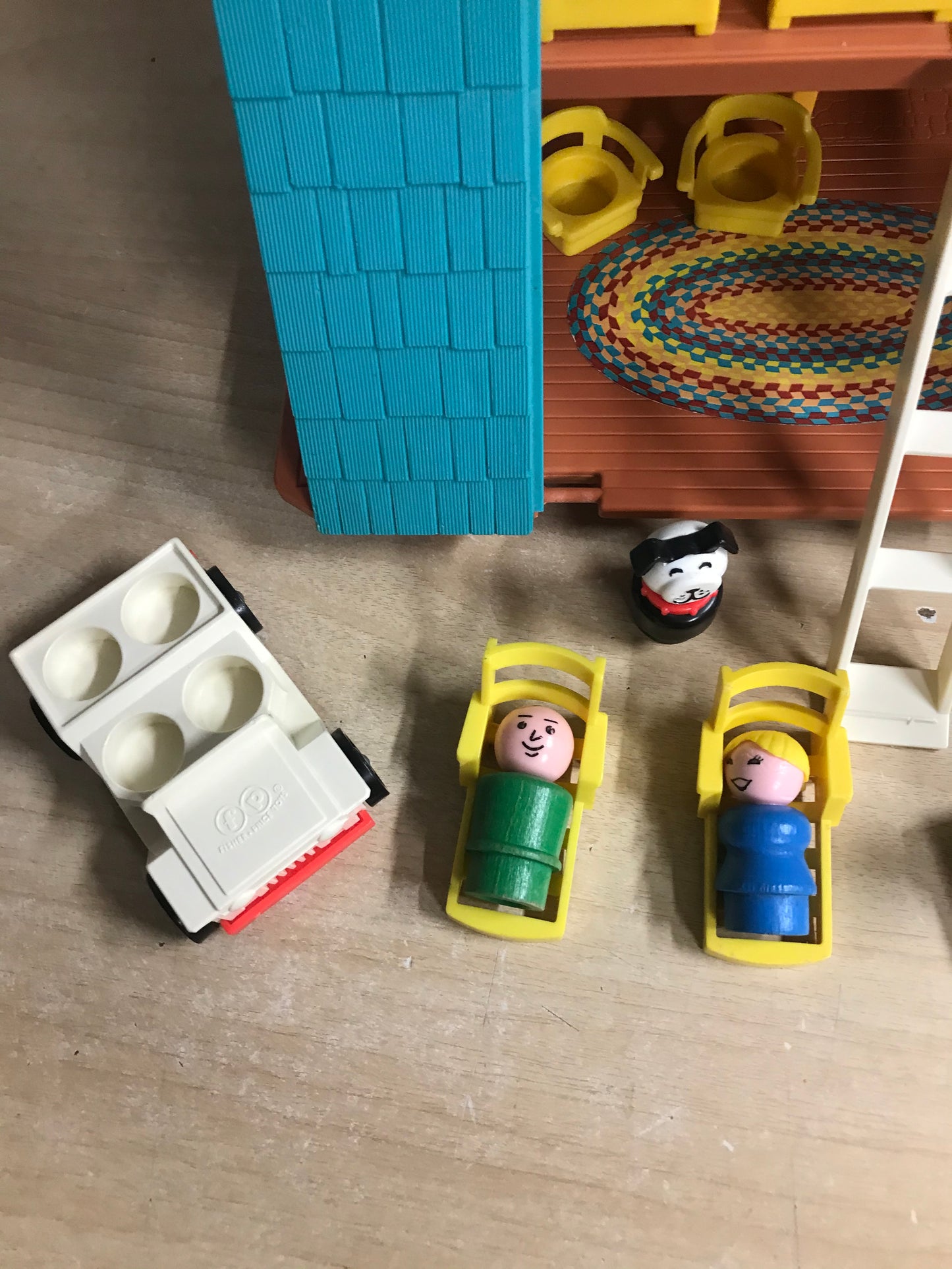 Fisher Price Vintage 1974 Little People 990 Play Family A Frame House Complete