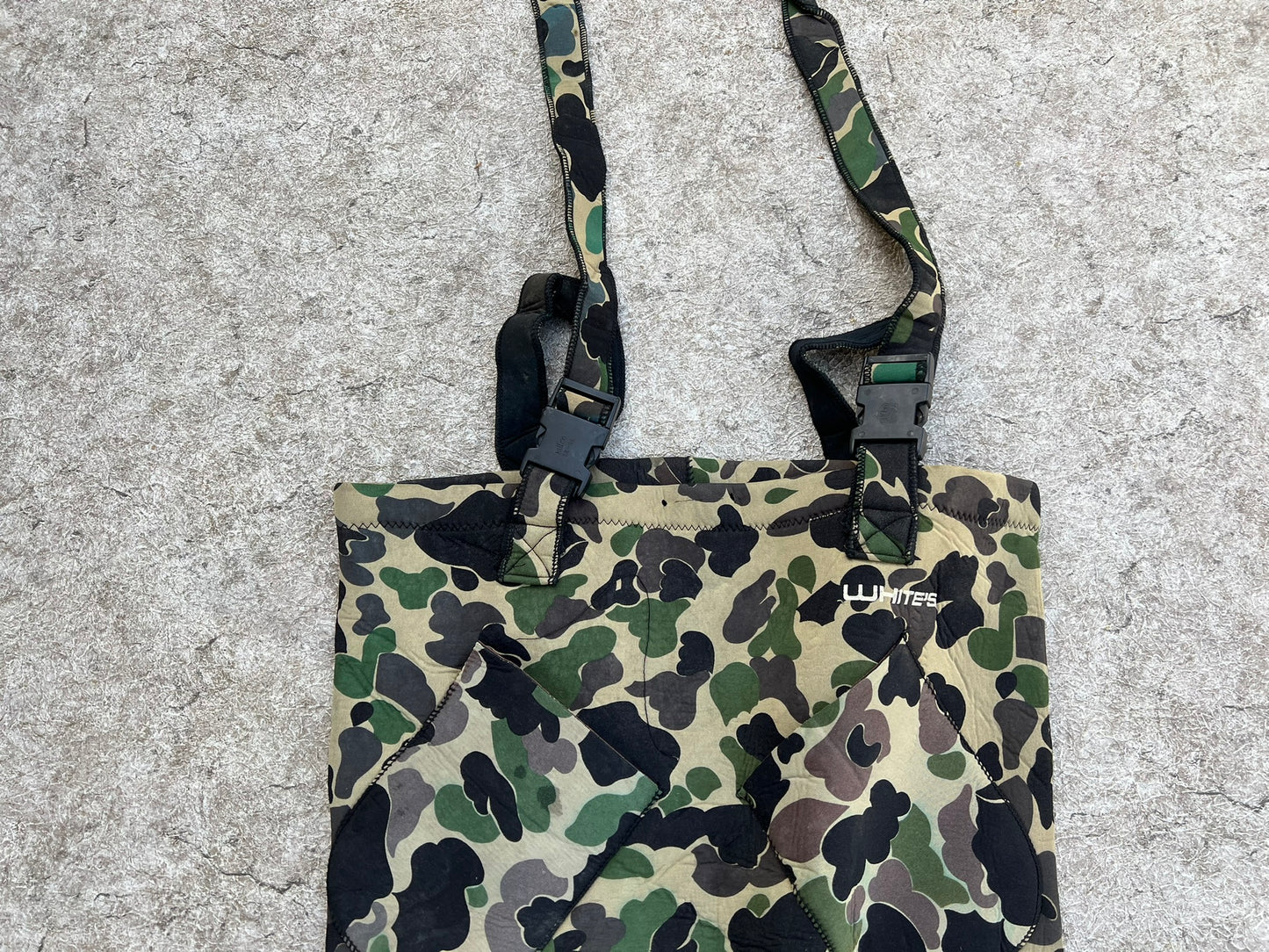 Fishing Waders Whites Camo Neoprene Men's Size Large Boot Size 9-11 Adjustable Straps